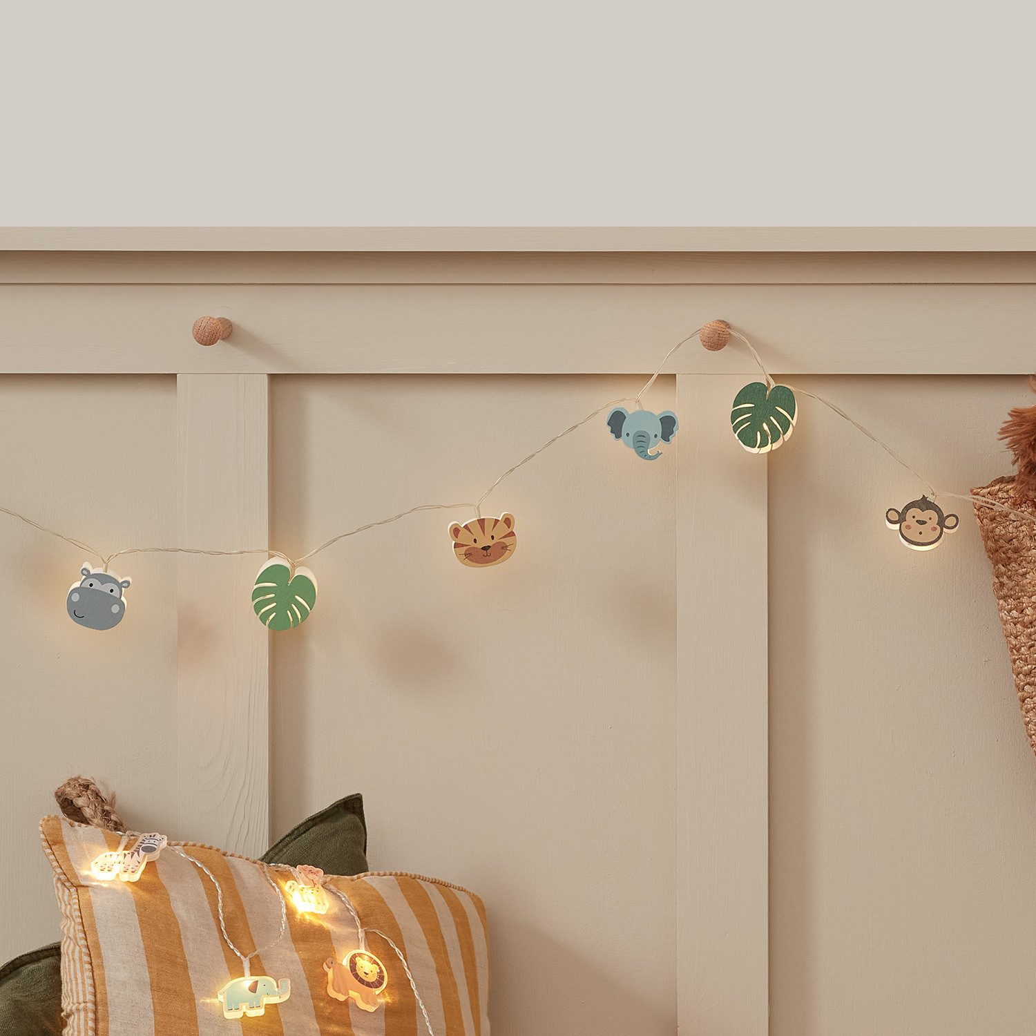Lights4fun LED-Lichterkette 12er Safari Lichterkette Kinderzimmer aus Holz