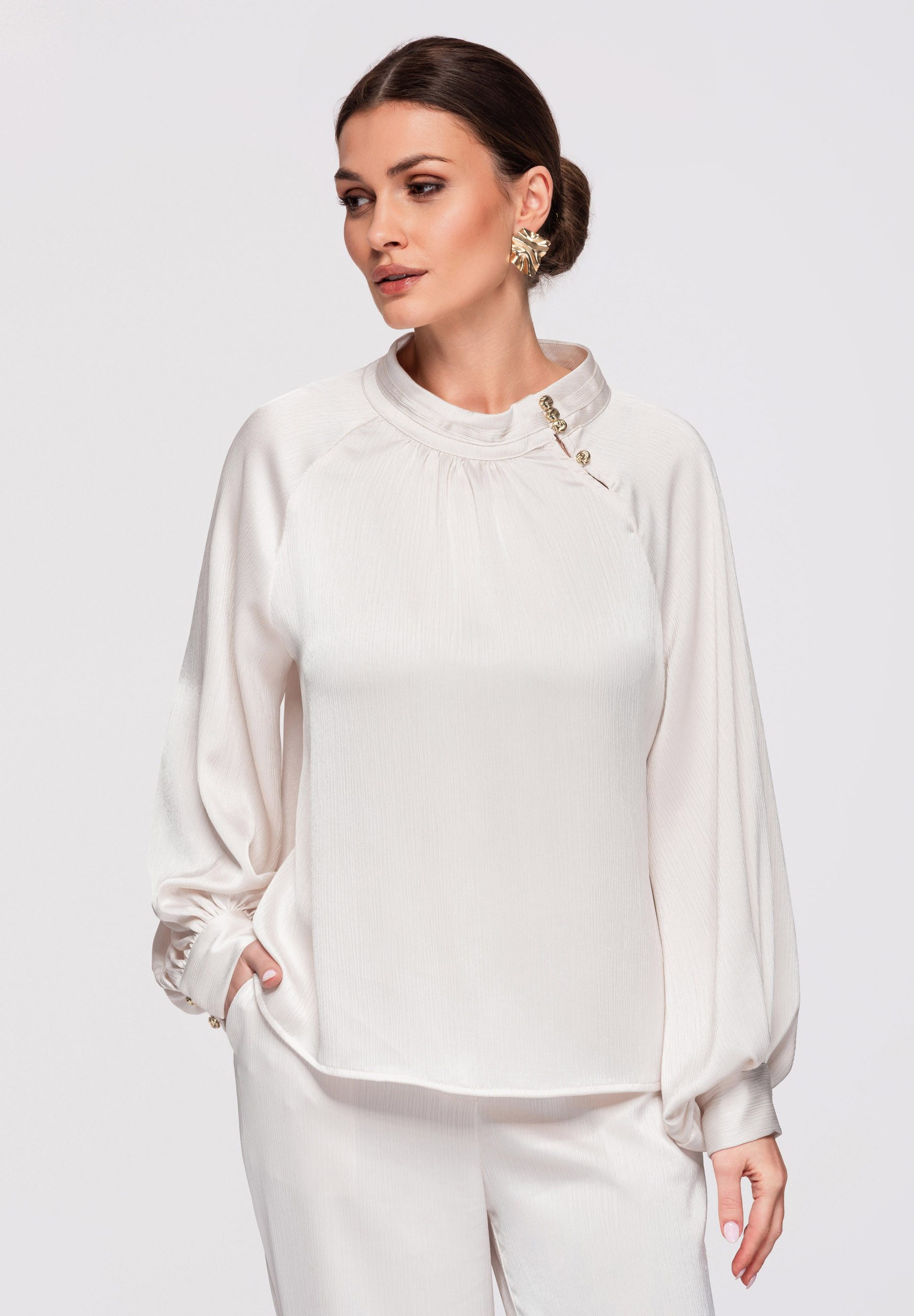 OMBRE Langarmbluse Langarmbluse Damen Elegant Loose Fit Off white L (kein Set, 1-tlg) Satinoberfläche, dekorative Knöpfe