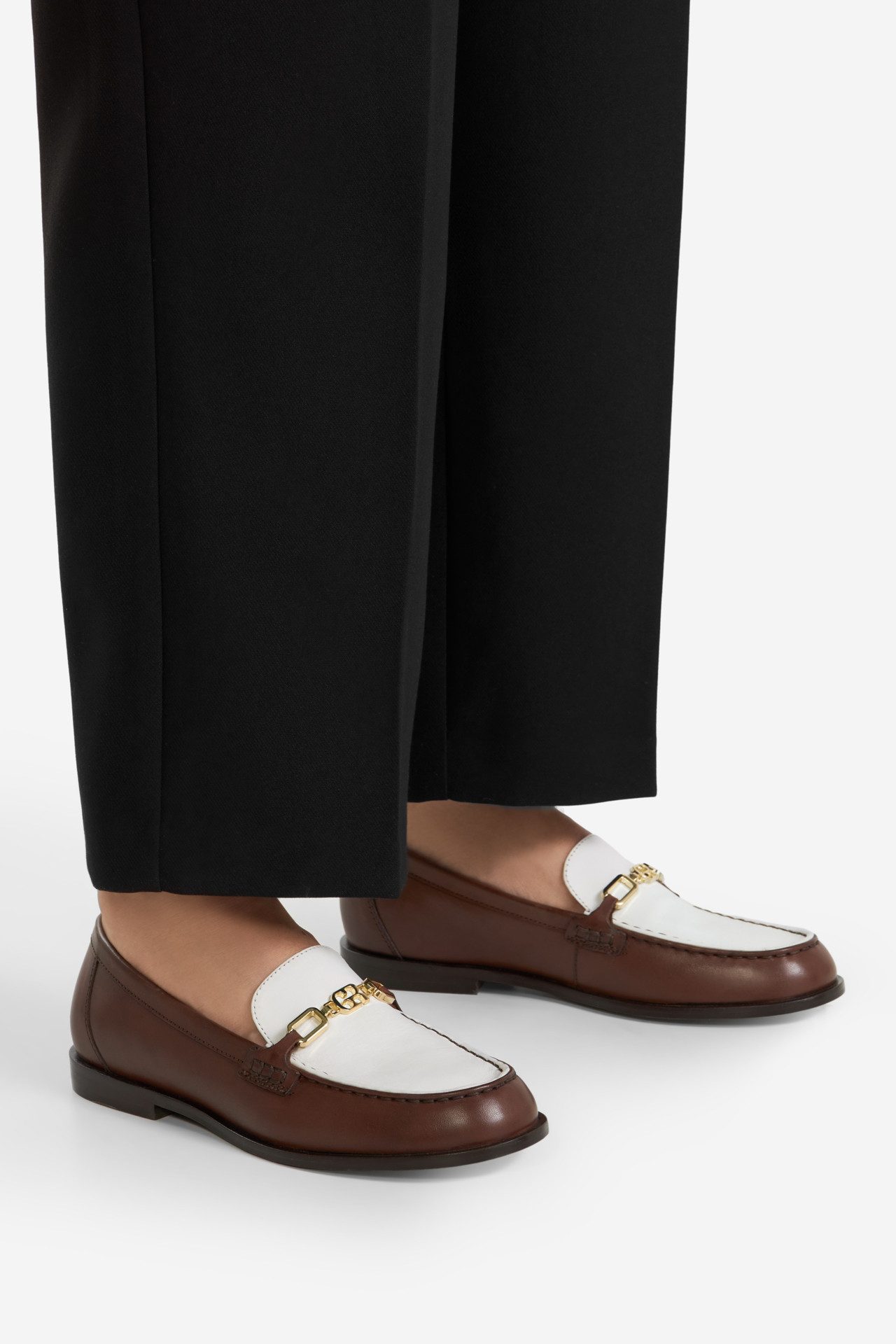 GINO ROSSI Gino Rossi CASI‑118135 – Elegante Damen-Mokassins aus Echtleder Mokassin 3D‑Applikation, elegant, leicht