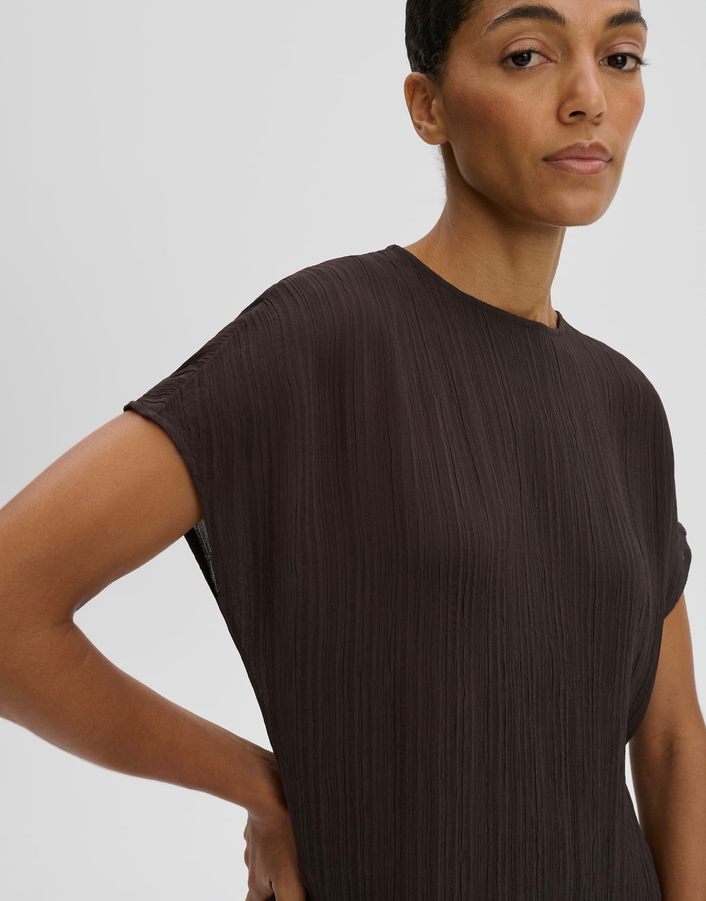 someday Midikleid Quimea aus Webware mit Kreppstruktur Leicht transparent mit Rückenschlitz und fließender Struktur – Bild 4 von 5