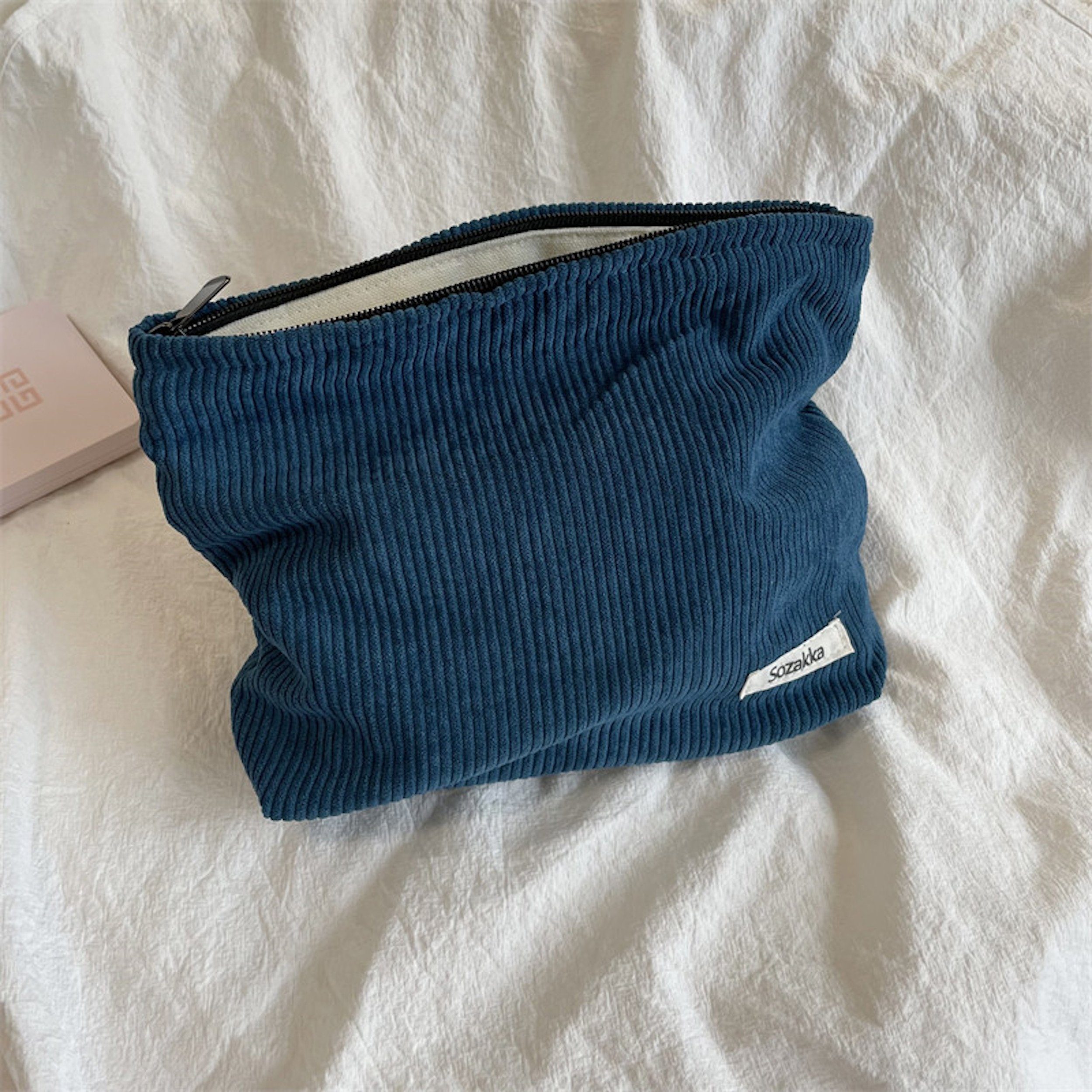 Malantis Kosmetiktasche Malantis Kosmetiktasche aus Cord – Etui & Reise-Organizer (Kulturbeutel aus umweltbewussten Kord Material, 1-tlg., Kosmetiktasche, Stifte Etui, Federmäppchen), Reisekosmetiktasche zum Aufbewahren von Make-up, Parfüm, Brille etc.