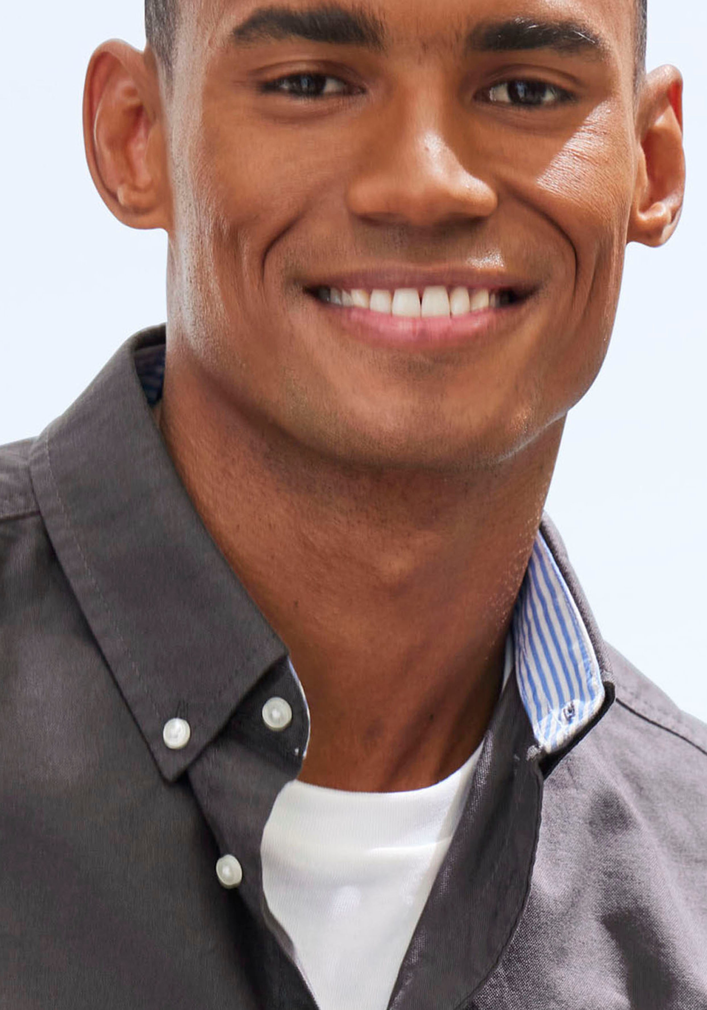 H.I.S Langarmhemd aus reiner Baumwolle, Regular-fit Button-down-Kragen mit gestreiftem Innenkragen – Bild 3 von 5