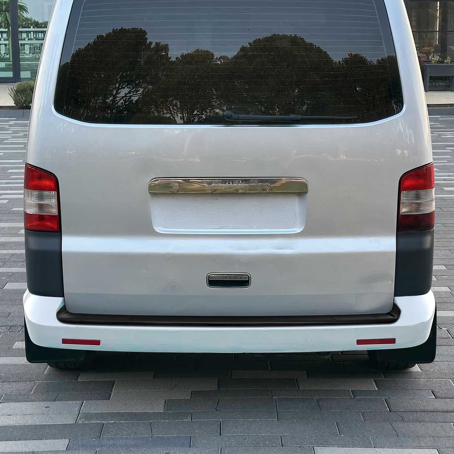 OMAC Ladekantenschutz für VW T5 Transporter 2003-2015 Stoßstangenschutz Schwarz Glanz, Zubehör für VW T5 Transporter Multivan Caravelle 2003-2015, Langlebig,Einfache Reinigung,Einfache Installation,Rostbeständig