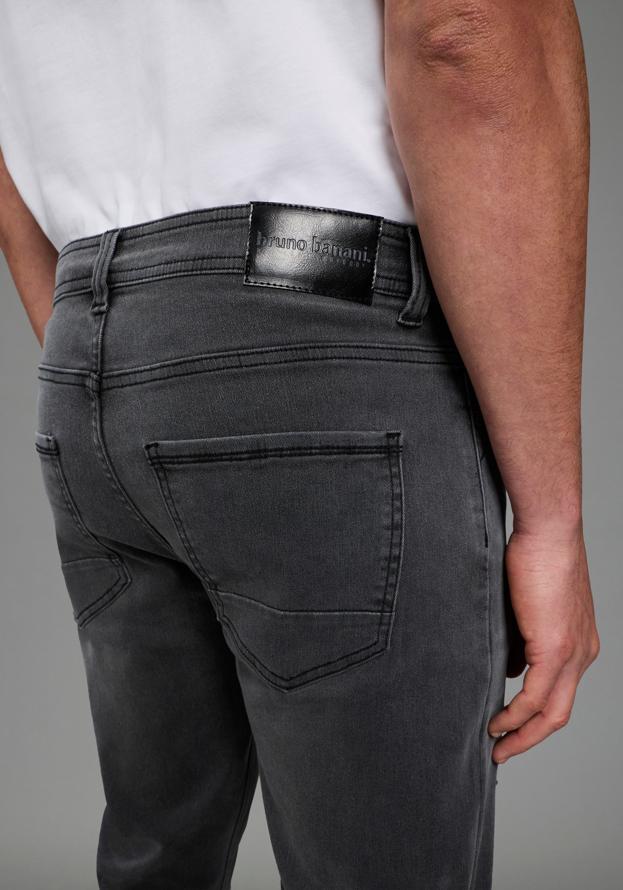 Bruno Banani Slim-fit-Jeans Grady schmale Beinweite, niedrige Leibhöhe, figurbetonte Silhouette
