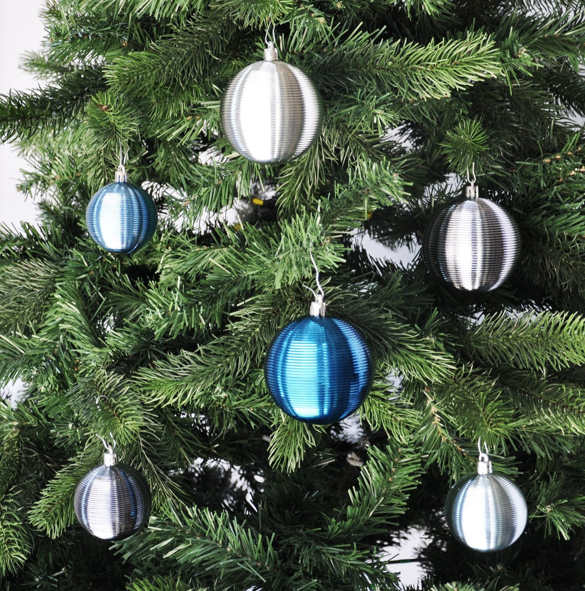 JACK Christbaumschmuck JACK by Inge 50x Kunststoff Kugeln Blau Grau Christbaumkugeln Rille, Inkl. Haken, Rillenoptik aus Kunststoff Ø 4 + 6 cm, Aufbewahrungsbox