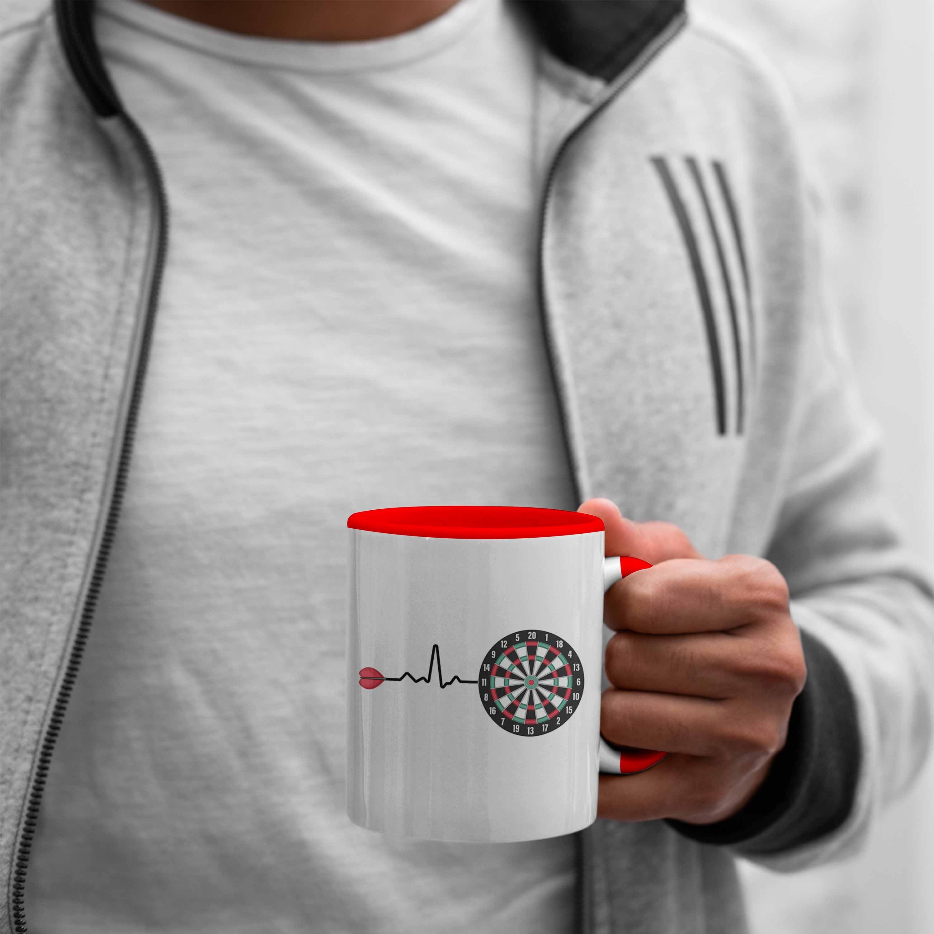 Trendation Tasse Trendation - Darts Dartspieler Rot Tasse Kaffeetasse Herzschlag Geschenkidee Frauen Dart Männer Geschenke Geschenk für