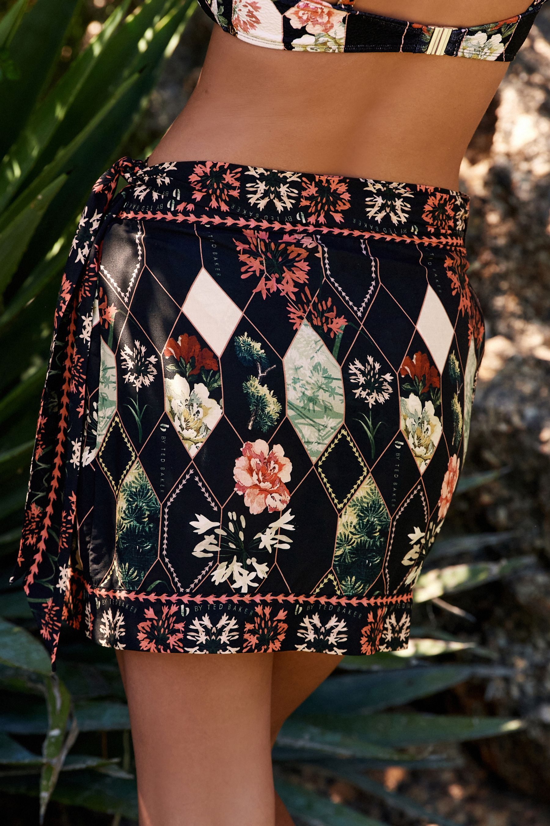 B by Ted Baker Minirock B by Ted Baker Sarong-Minirock aus Viskose (1-tlg) günstig online kaufen