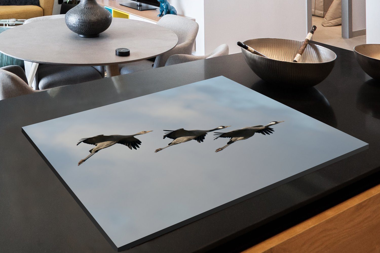 MuchoWow Herdblende-/Abdeckplatte Drei Kraniche auf fliegen Vinyl, küche, Weise die Luft, (1 cm, 81x52 durch Induktionskochfeld Schutz die für Ceranfeldabdeckung tlg), spektakuläre