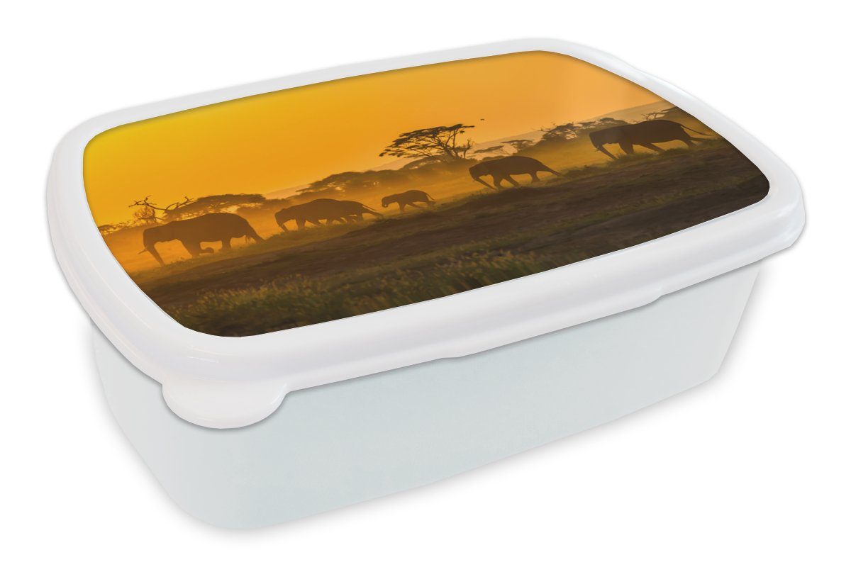MuchoWow Lunchbox Elefantenherde bei Sonnenaufgang, Kunststoff, (2-tlg), Brotbox für Kinder und Erwachsene, Brotdose, für Jungs und Mädchen weiß