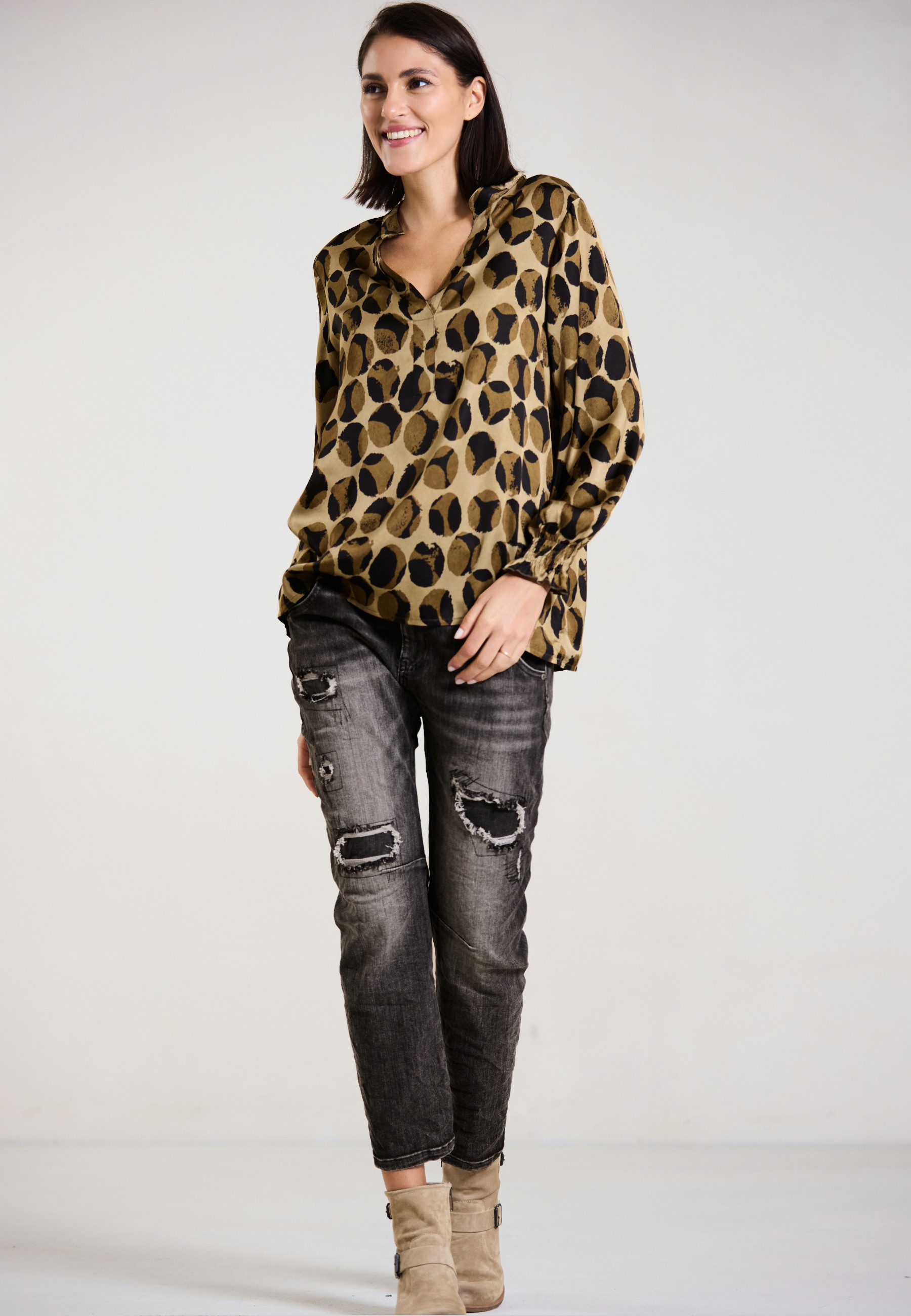 Andijamo-Fashion Schlupfbluse WILD DOT moderner Dot Print mit lässigem Schnitt – Bild 5 von 5