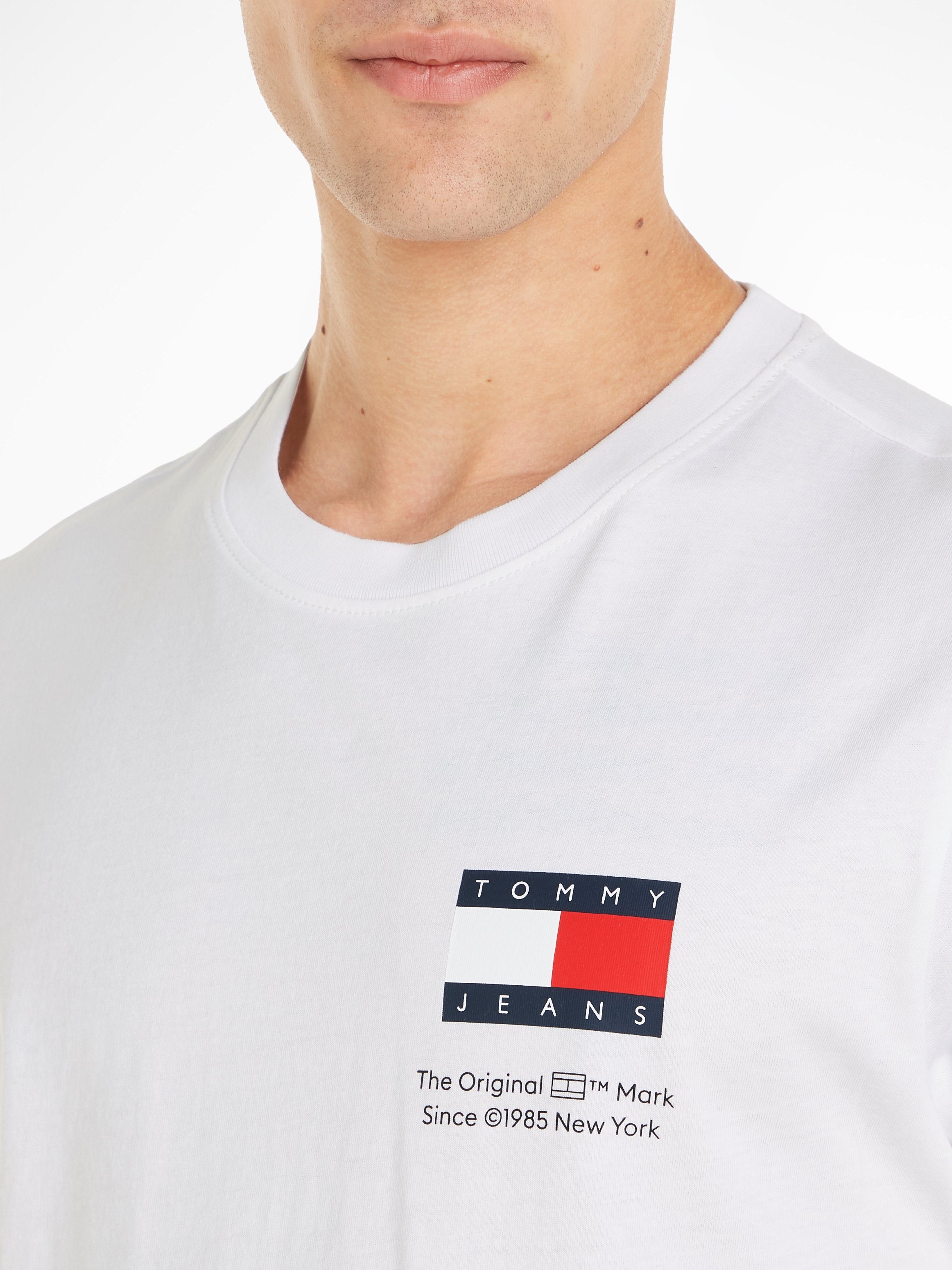 Plus White Tommy Logo-Schriftzug ESSENTIAL TEE Tommy Jeans Jeans T-Shirt EXT FLAG SLIM TJM mit