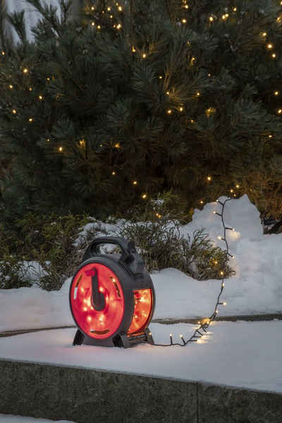 KONSTSMIDE LED-Lichterkette, 600-flammig, Micro LEDs mit Kabelaufroller, schwarz-rot, 600 warm weiße Dioden