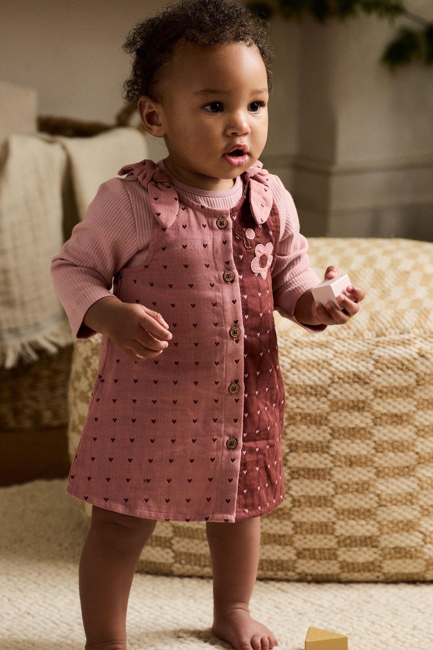 Next Latzkleid 2-teiliges Baby-Set mit Trägerkleid und Body (2-tlg)