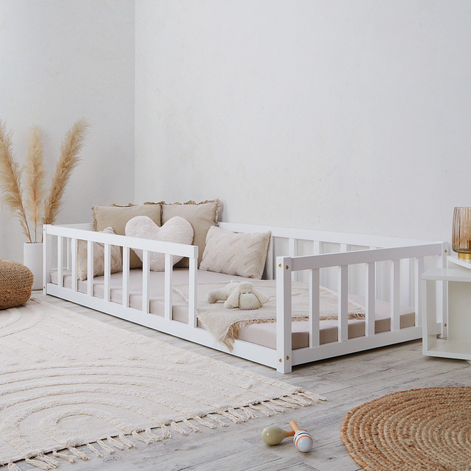 Homestyle4u Kinderbett 90x200 / 120x200 Weiß Natur Holzbett Bodenbett Monte günstig online kaufen