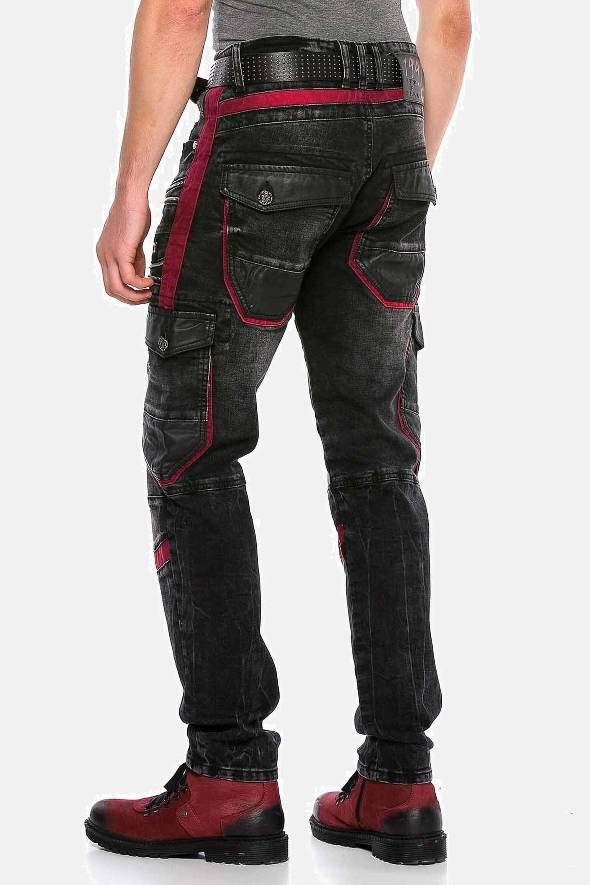 Cipo & Baxx Straight-Jeans Jeans mit auffälligen Elementen, CD561