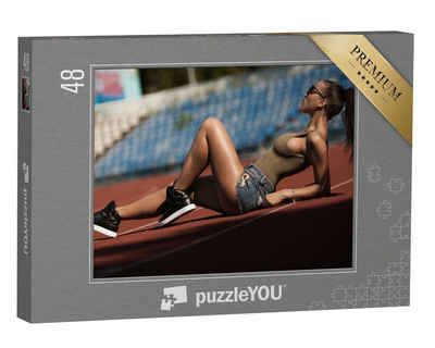 puzzleYOU Puzzle Sexy Fitness-Model im Stadion, 48 Puzzleteile, puzzleYOU-Kollektionen Erotik