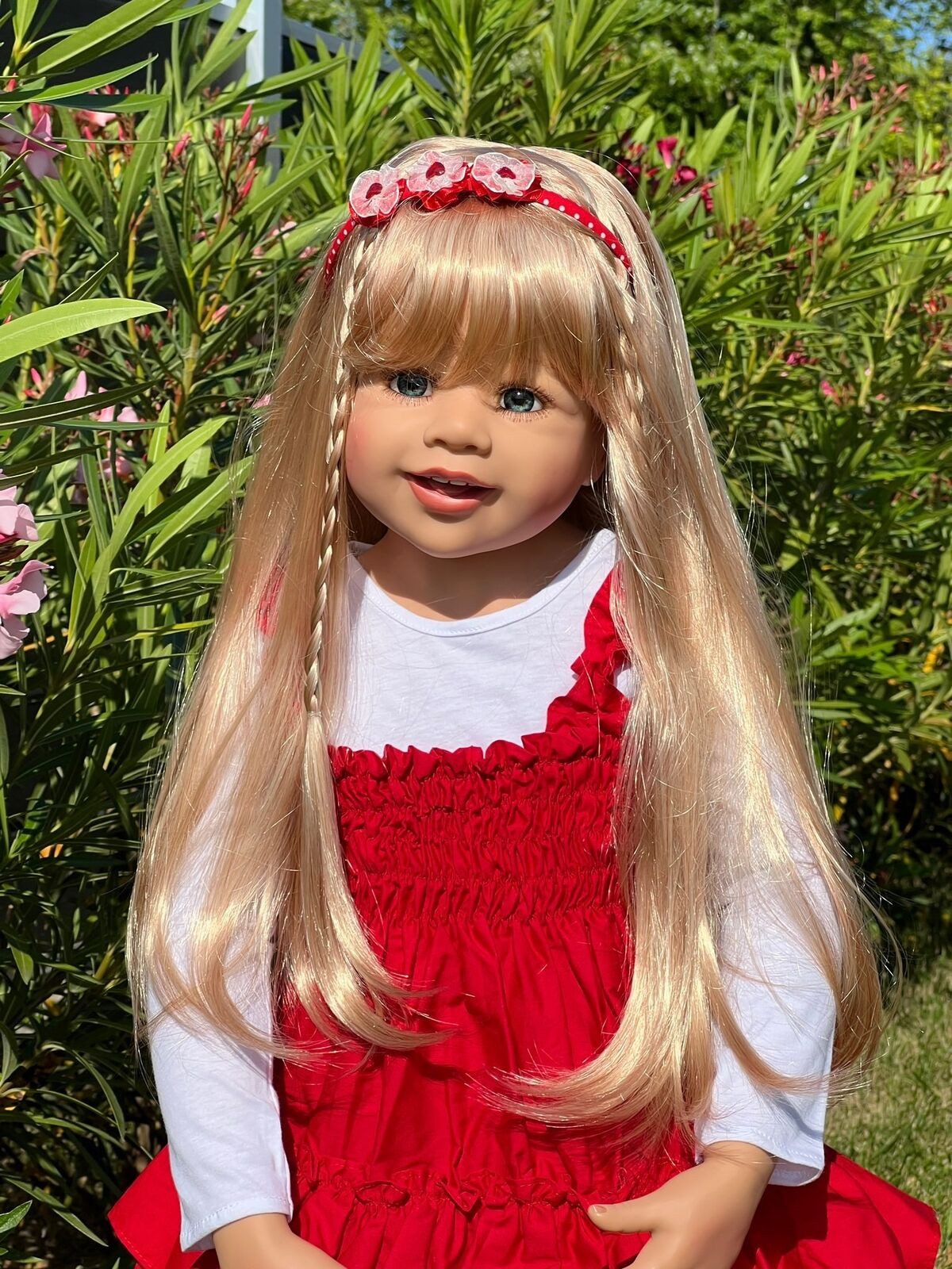 CMTPUPPENGALERIE Stehpuppe Lana von Monika Levenig - blond, rotes Kleid - 100 cm - (1-tlg)