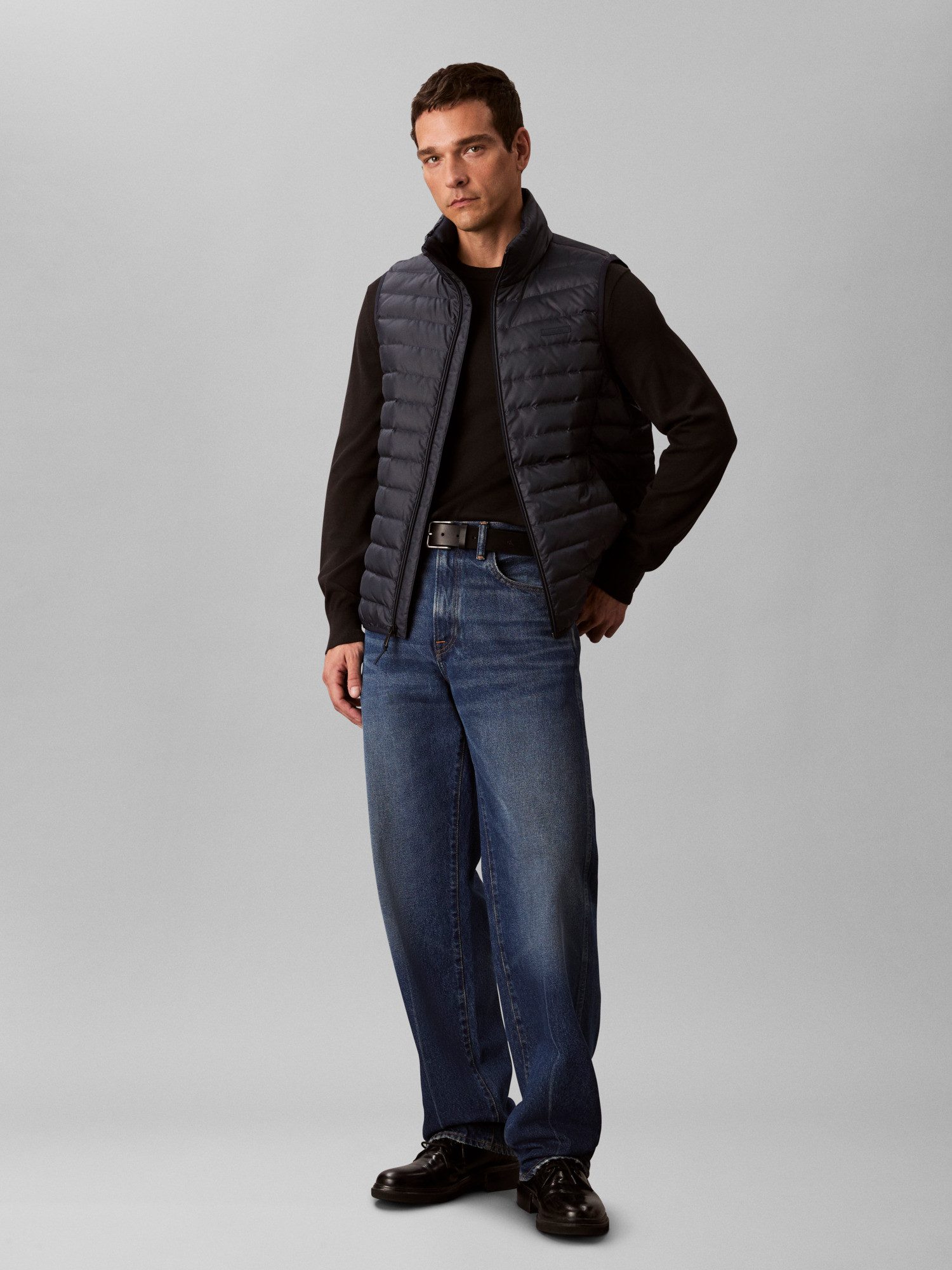 Calvin Klein Jeans Steppweste SLVLSS LT WT NYLON PUFFER VEST Mit Rundhalsausschnitt – Bild 5 von 5