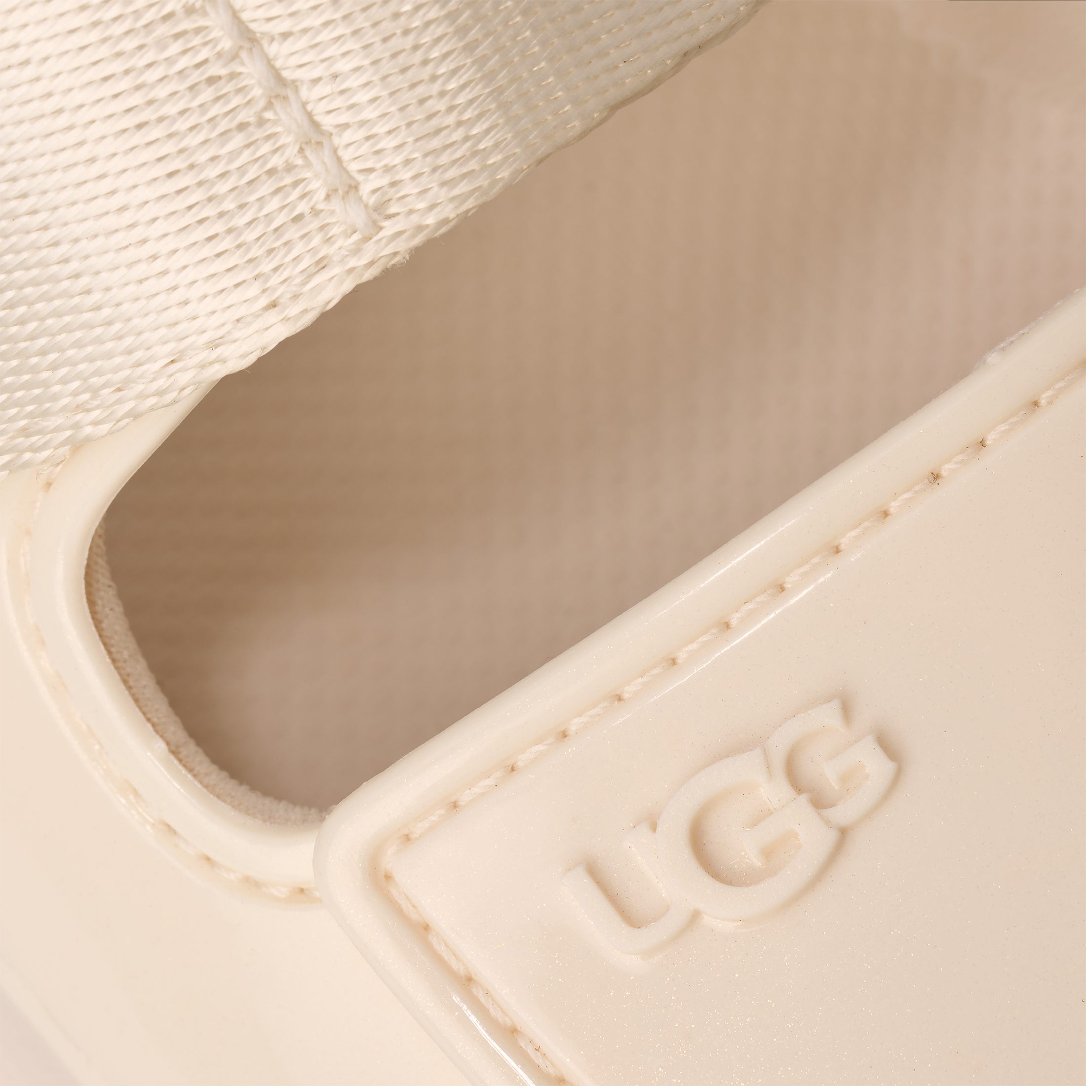 UGG GOLDENGLOW GLOSSY SPARKLES Sandale Klettschuh, Sommerschuh mit trendy Plateausohle