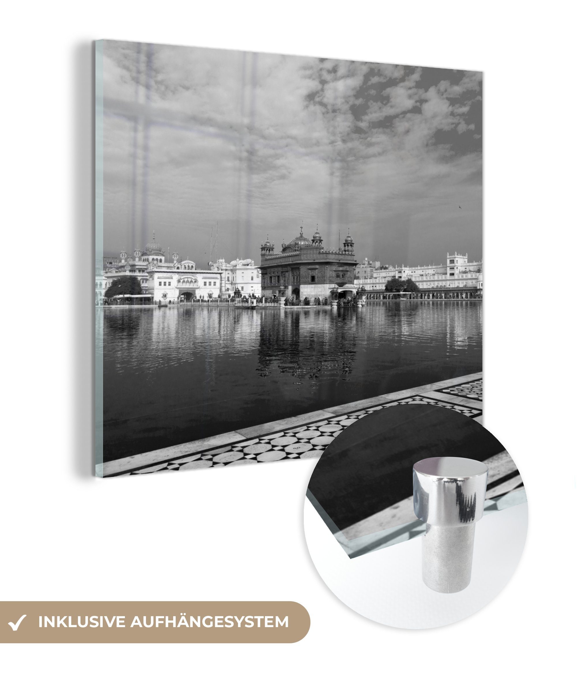 MuchoWow Acrylglasbild Schwarz-Weiß-Bild mit Wasser rund um den Goldenen Tempel in Amritsar, (1 St), Glasbilder - Bilder auf Glas Wandbild - Foto auf Glas - Wanddekoration