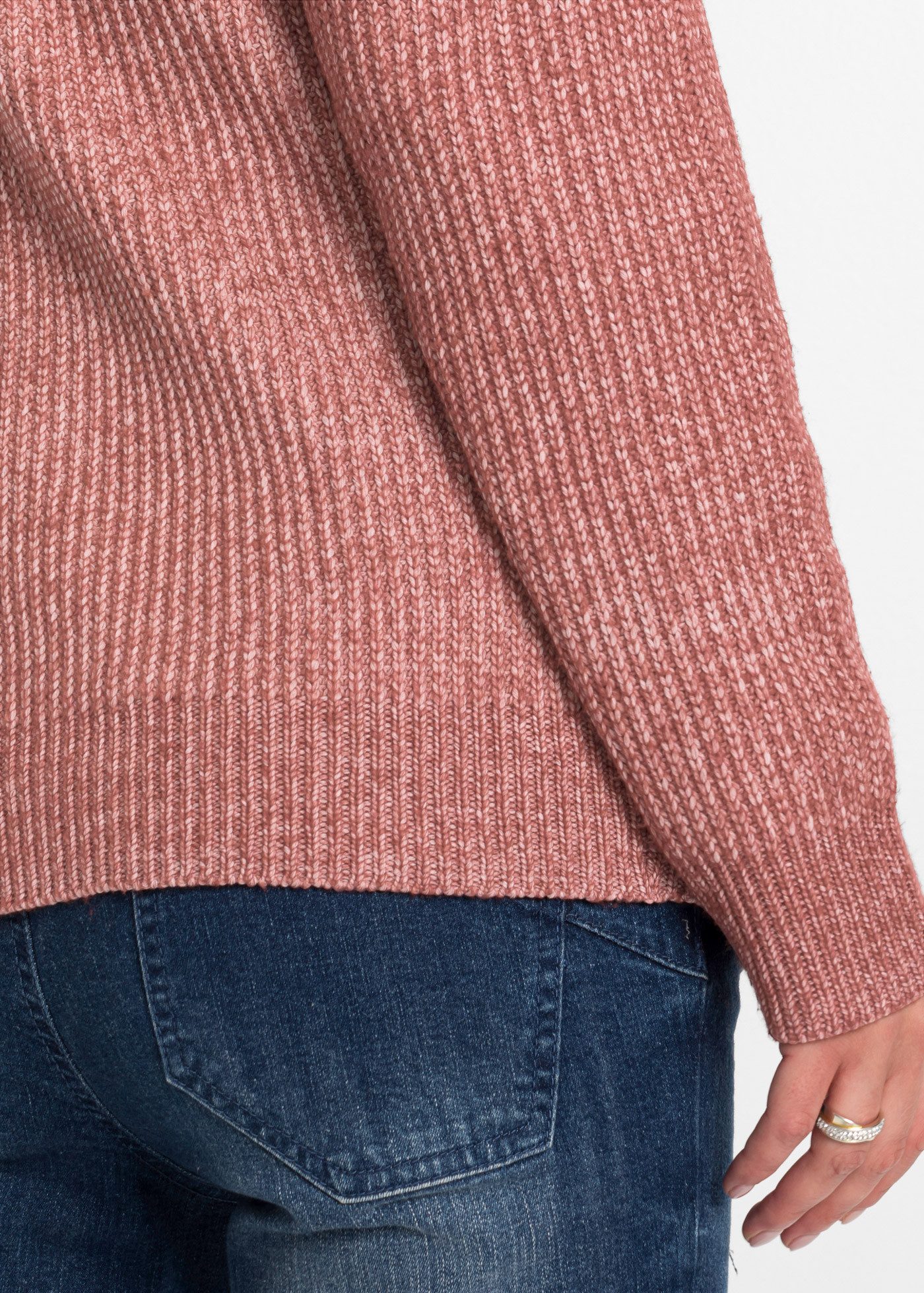 bonprix Strickpullover in Melange-Optik, leicht überschnittene Schultern mit Knopfverzierung