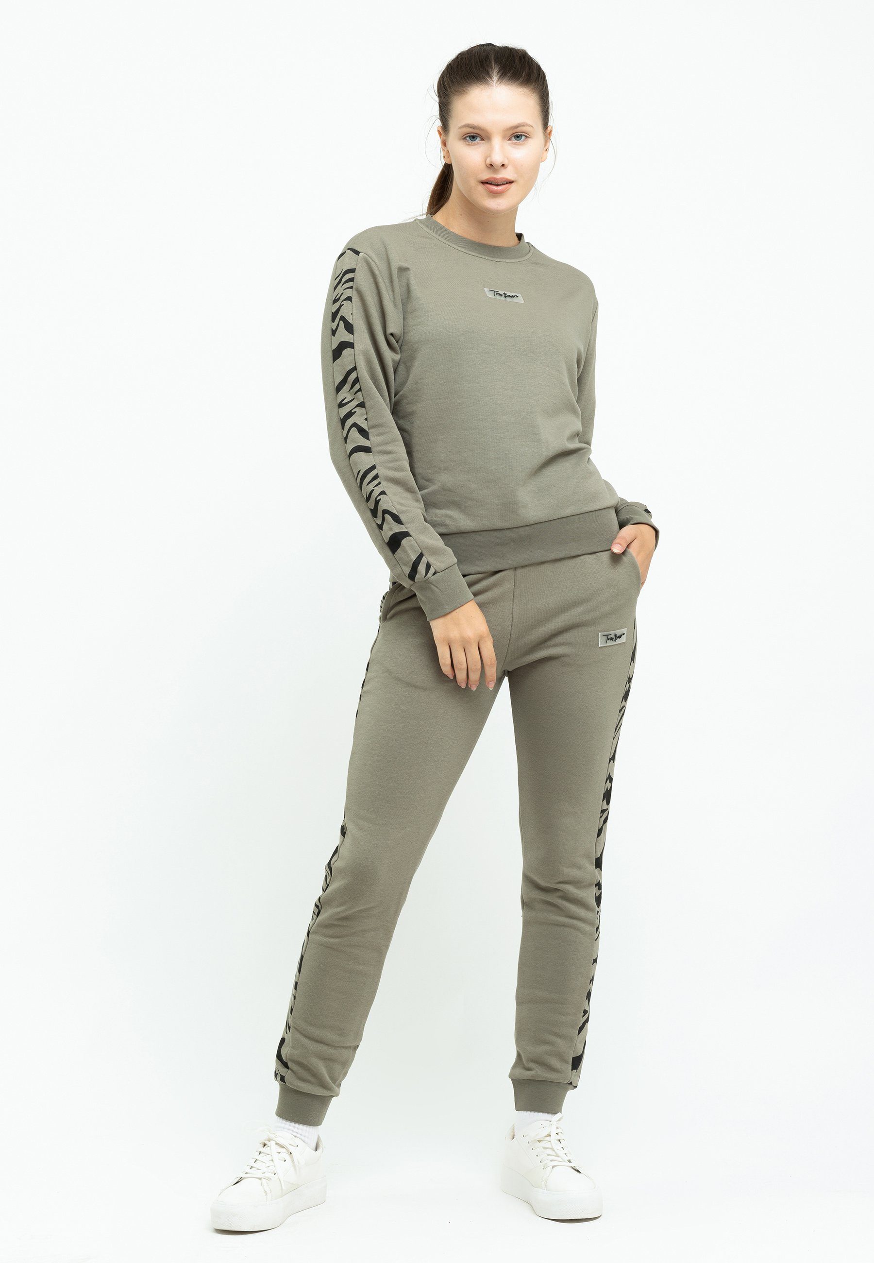 Tom Barron Freizeitanzug Tom Barron Zebra Pattern Sweatshirt And Pant Set, mit modernem Design