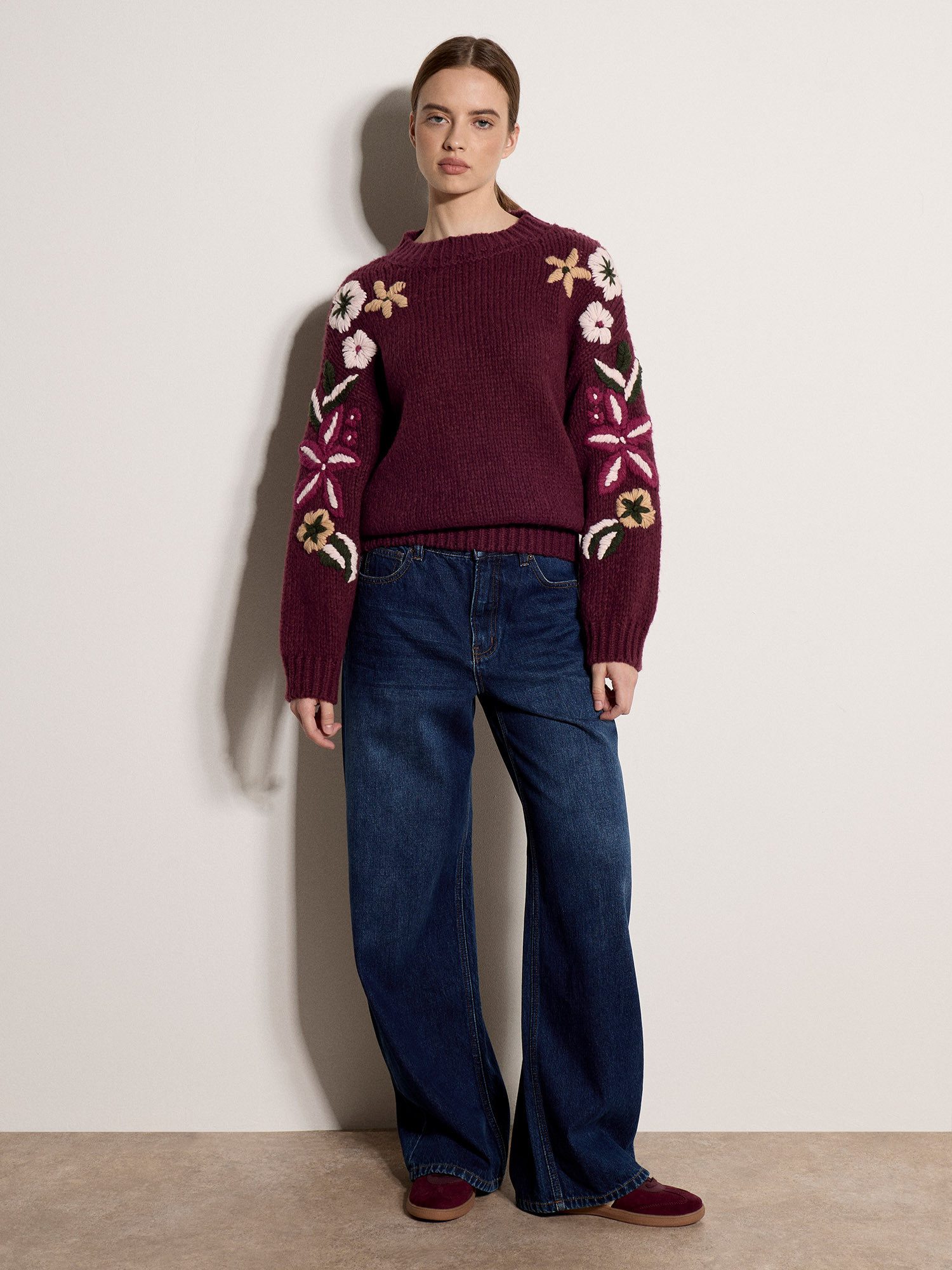 Apricot Rundhalspullover Grobstrick Pullover mit bestickten Blumenmustern