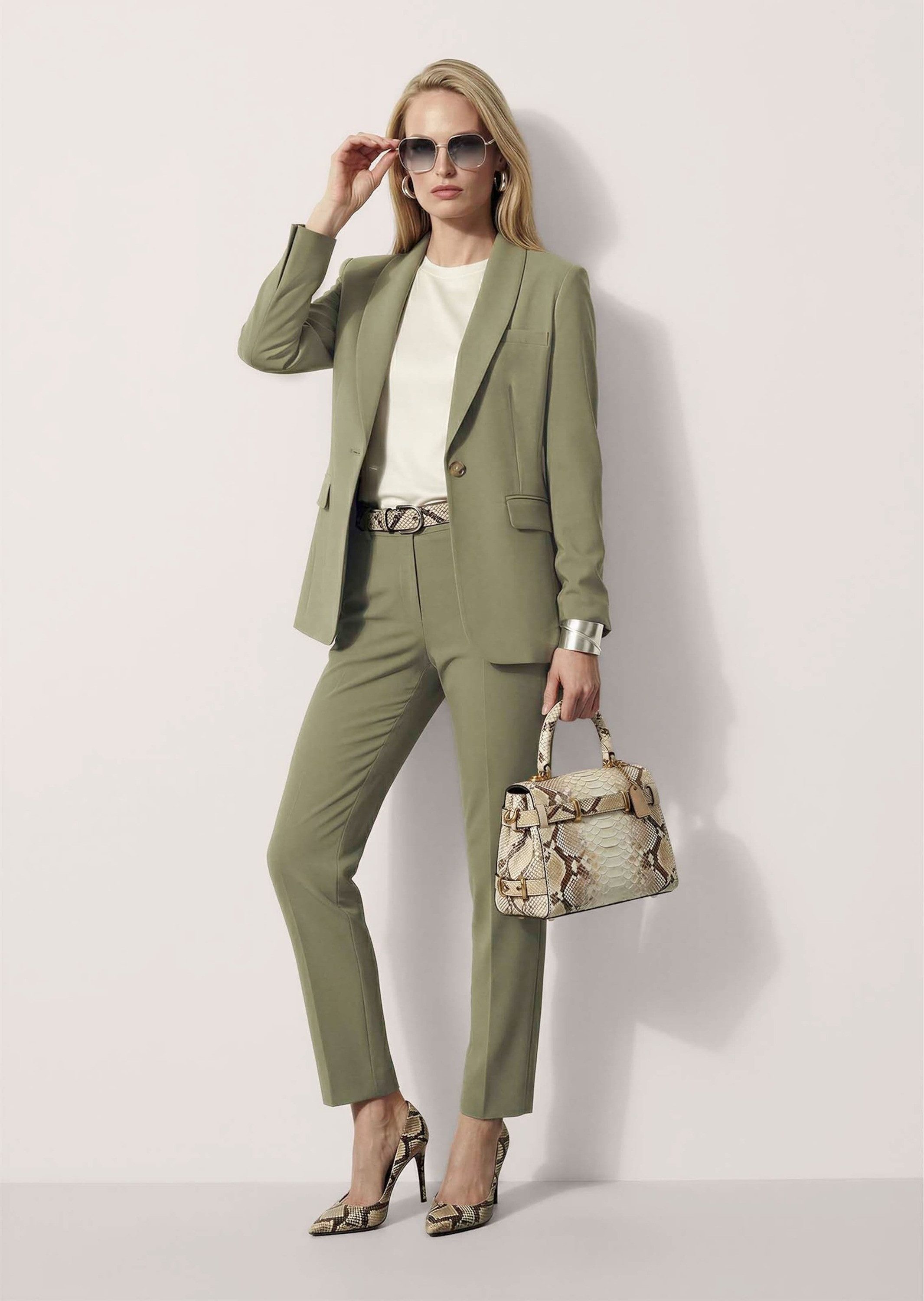 MADELEINE Kurzblazer Zeitloser Blazer mit elegantem Kragen Einreiher mit Akzent-Knopf, Pattentaschen & femininem Schnitt