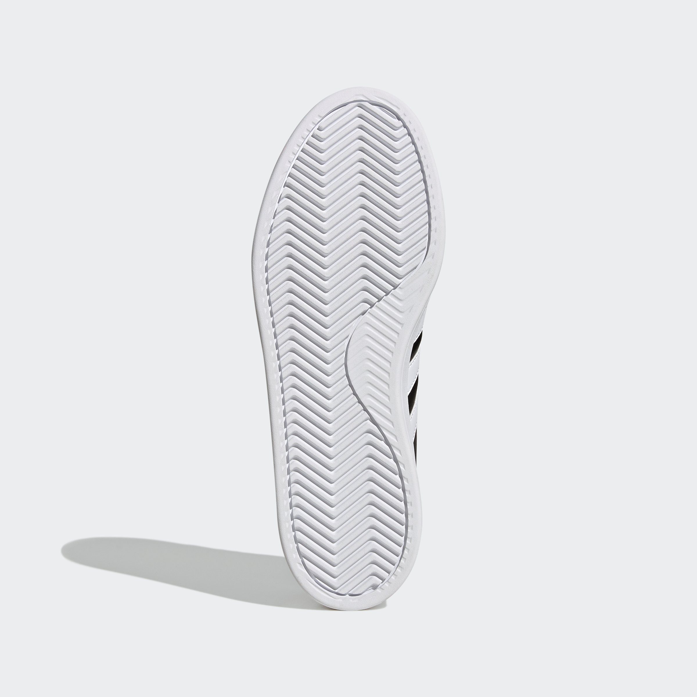 adidas Sportswear Spuren / Black COURT Cloud CLOUDFOAM GRAND Design / Sneaker COMFORT auf White Black Superstar Core den adidas Core des