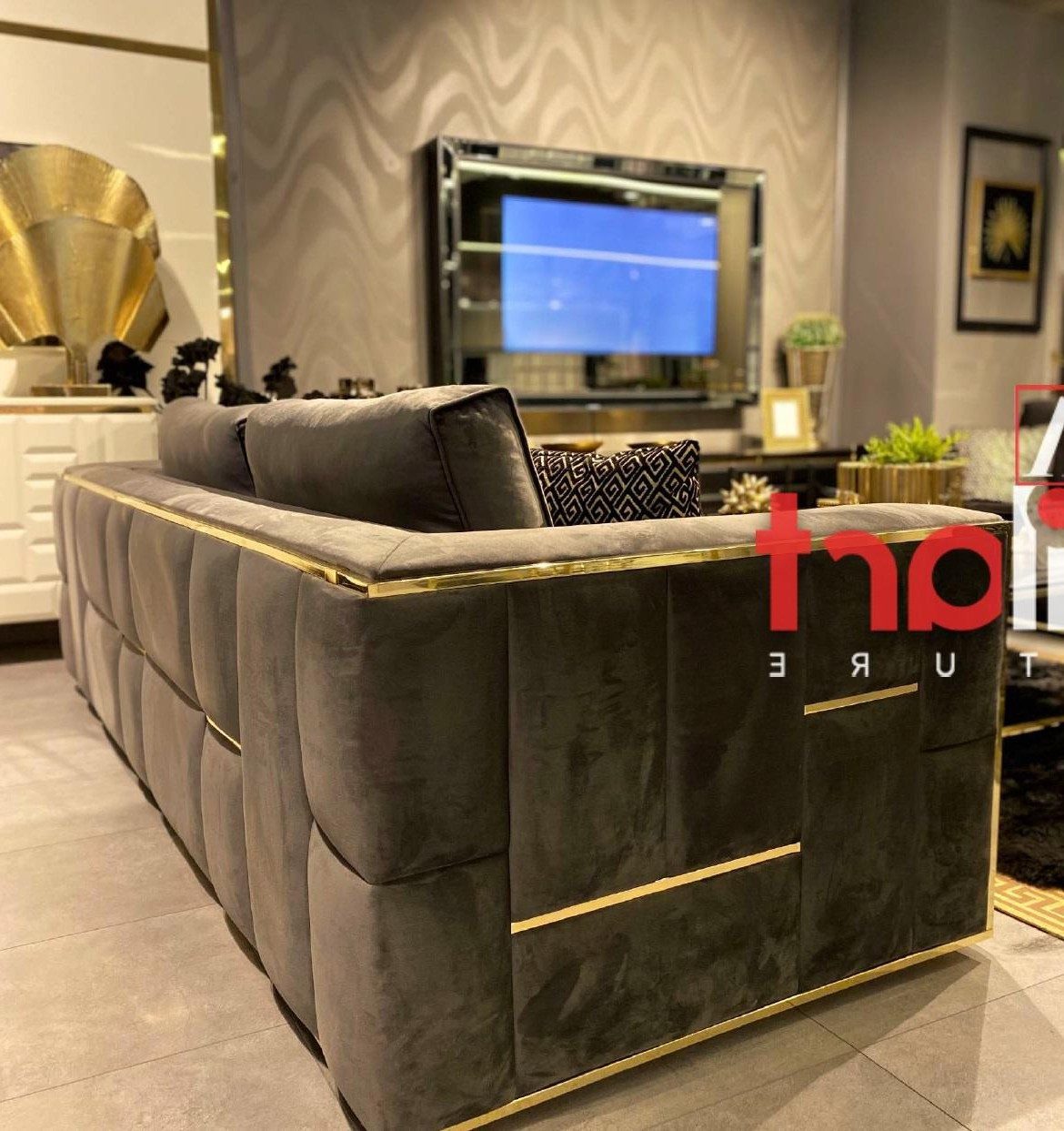 Xlmoebel 3-Sitzer Design Couch Polster Sofa aus Stoff mit Samt und Metall, 3-Sitzer 1 Teile, Made in Europa