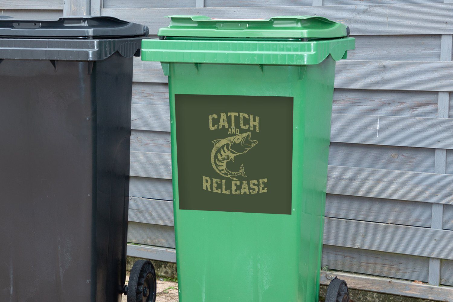 MuchoWow Wandsticker Jahrgang - Fisch Sticker, Abfalbehälter Mülltonne, - (1 St), Text Container, Mülleimer-aufkleber