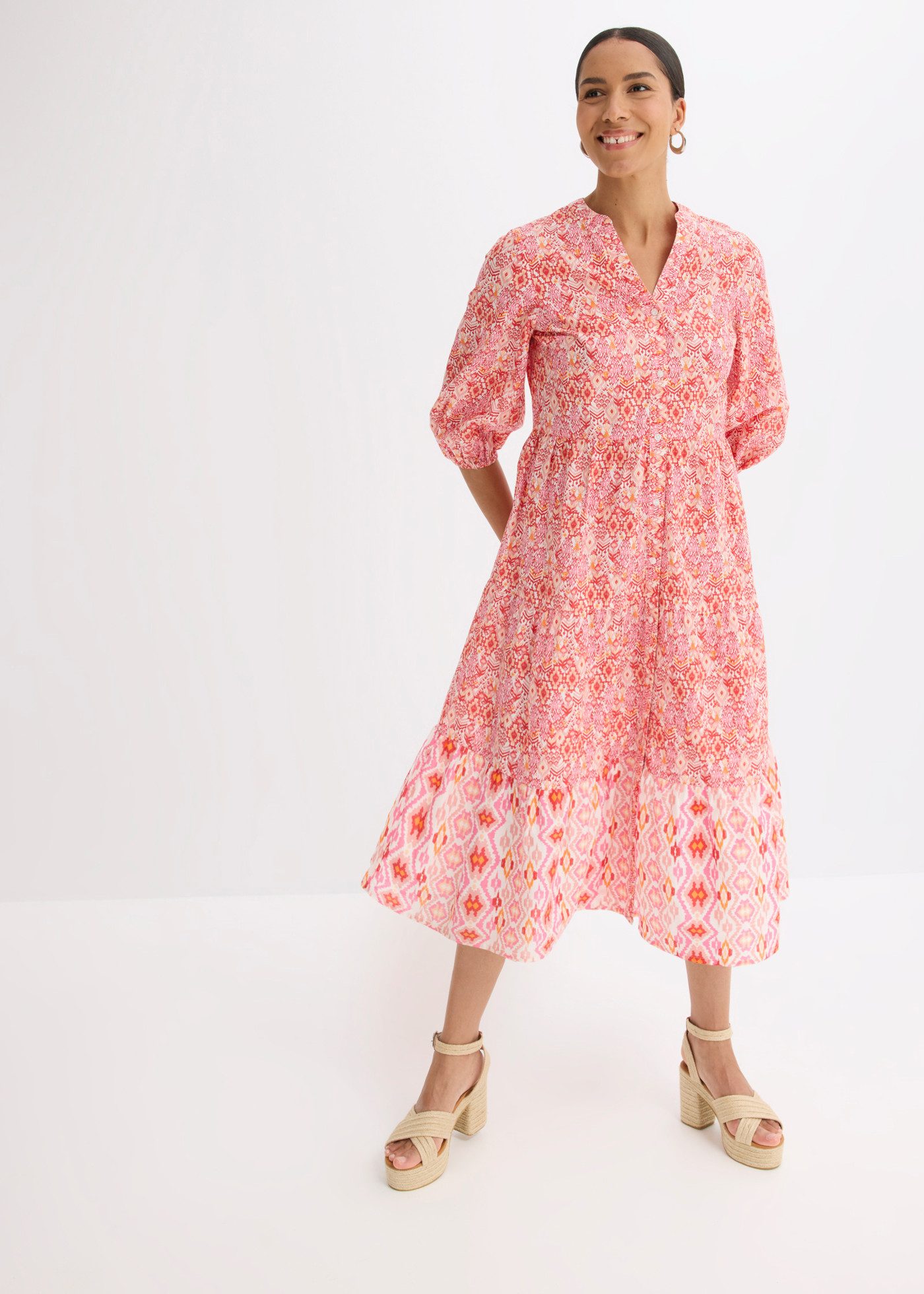 bonprix Midikleid aus Baumwolle, taillierte Passform, mit 3/4-Ärmeln, ohne Kragen