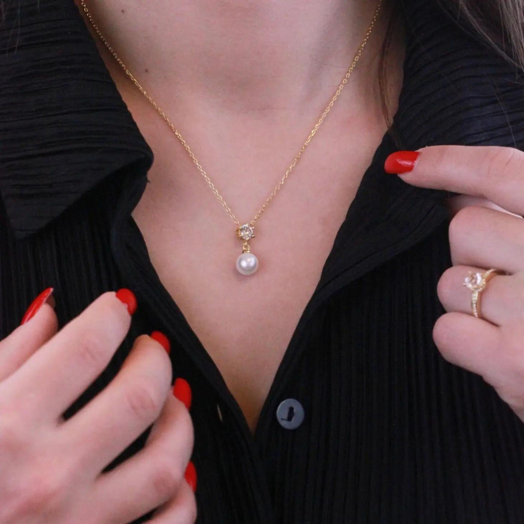 Ella Eisvogel Schmuckset 3-tlg. Pauline: Goldkette & Gold-Ohrringe (österreichische Kristalle & Echt-Perle), 18 Karat – Bild 5 von 5