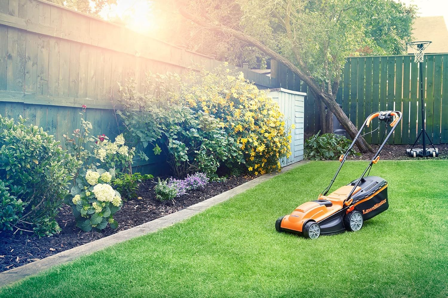 Lawnmaster Elektrorasenmäher 6-fache Schnitthöhenverstellung (20-70 mm), 34 cm Schnittbreite, T-Drive-Technologie,1400W, bis 300, 32 Liter Fassungsvermögen