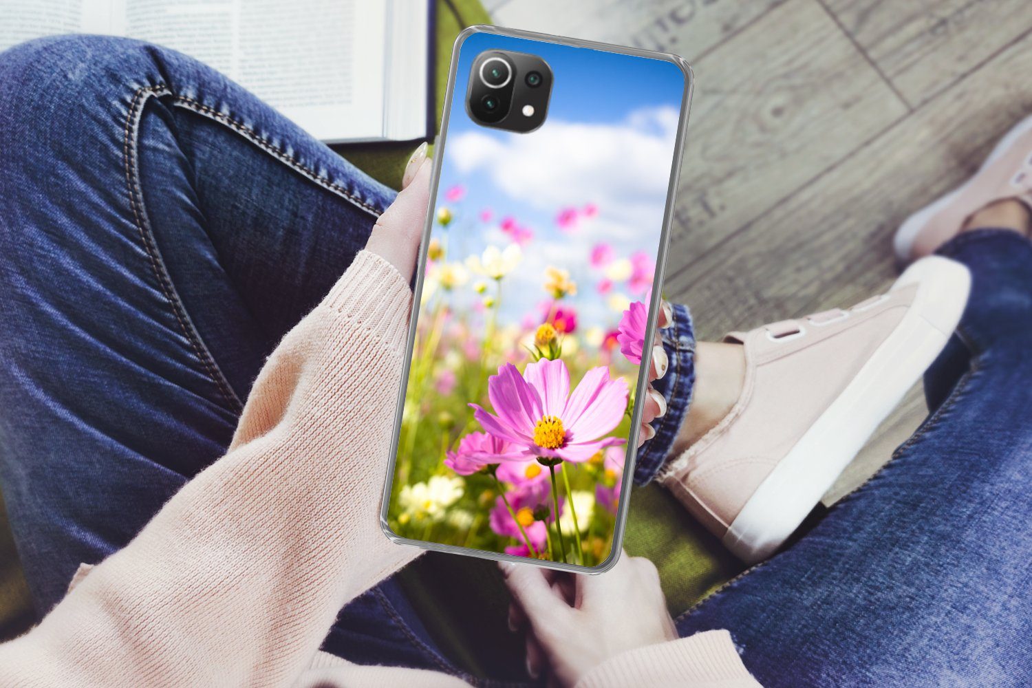 MuchoWow Handyhülle für Xiaomi Mi 11 Lite Blumen - Wiese - Lila - Gras - Weiß - Wolken - B, Phone Case, Silikon, Schutzhülle Dünn