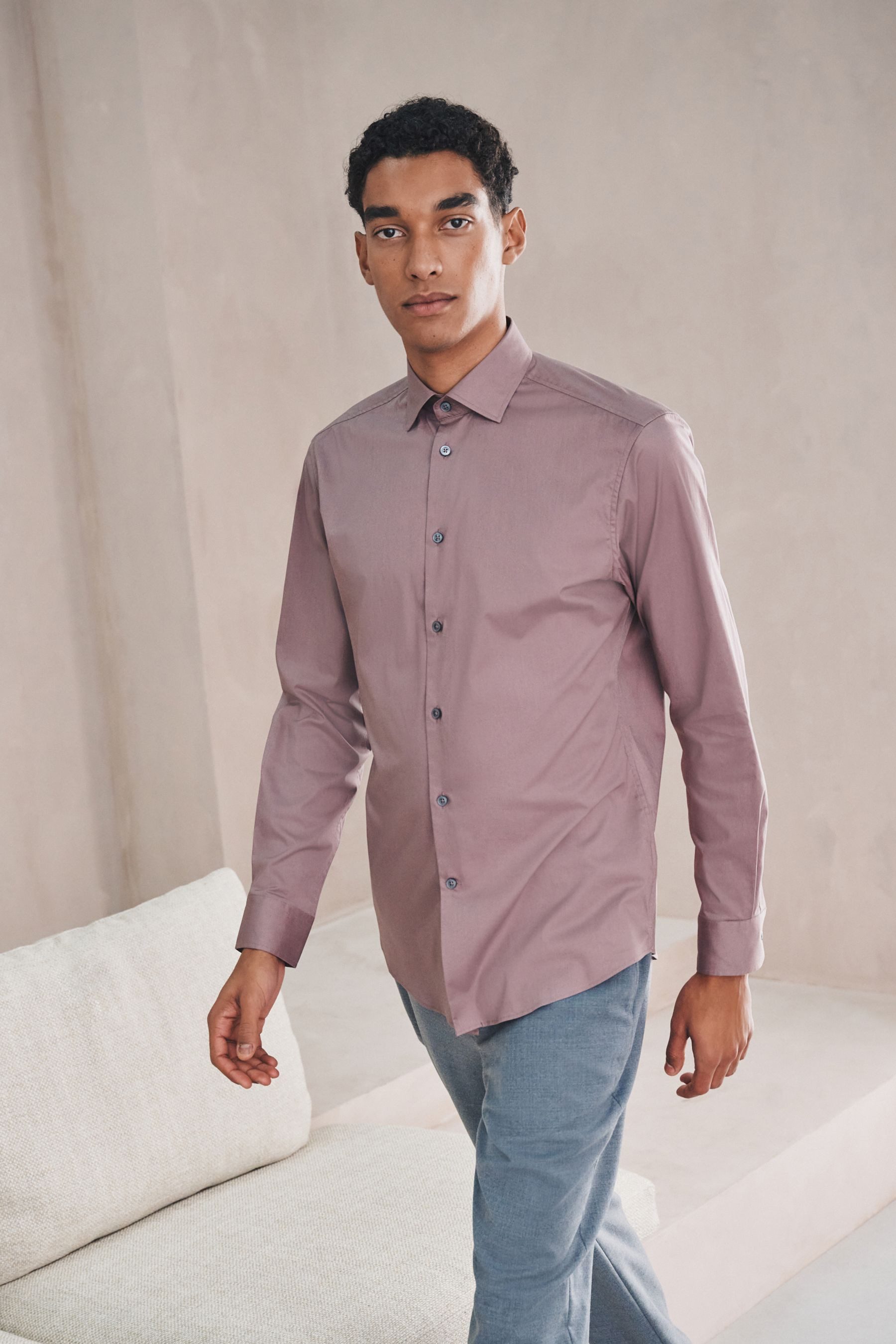 Next Langarmhemd Langärmeliges Slim Fit Hemd aus Baumwollstretch (1-tlg)