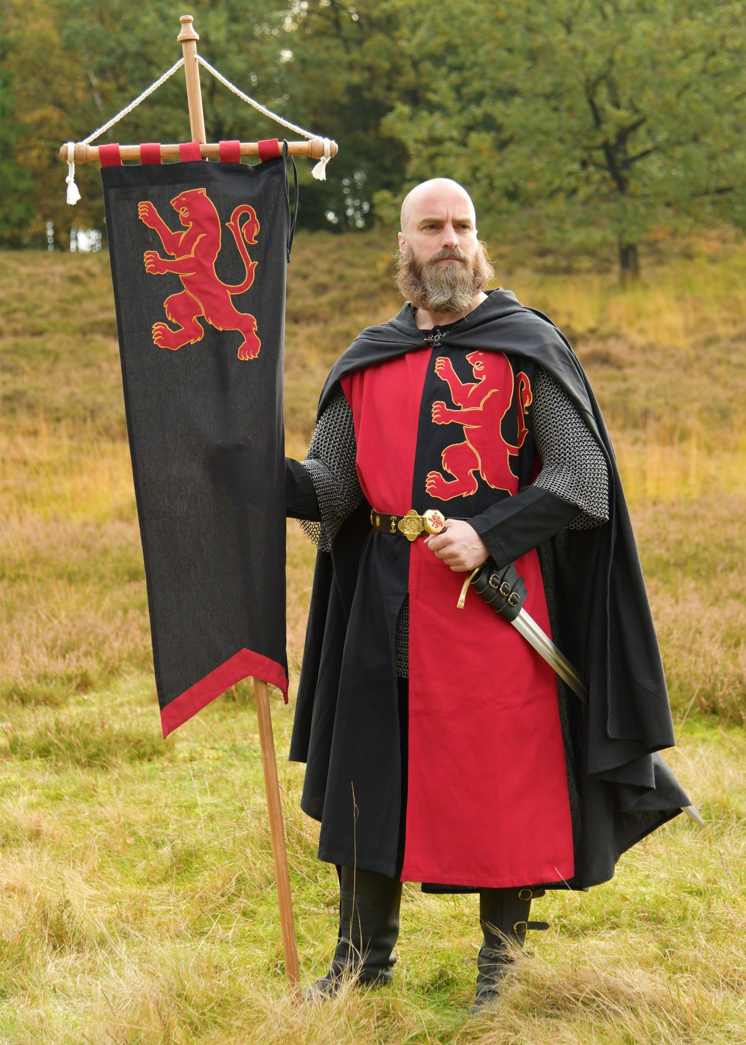 Battle Merchant Ritter-Kostüm Mittelalter Fahne mit Löwe, schwarz - rot