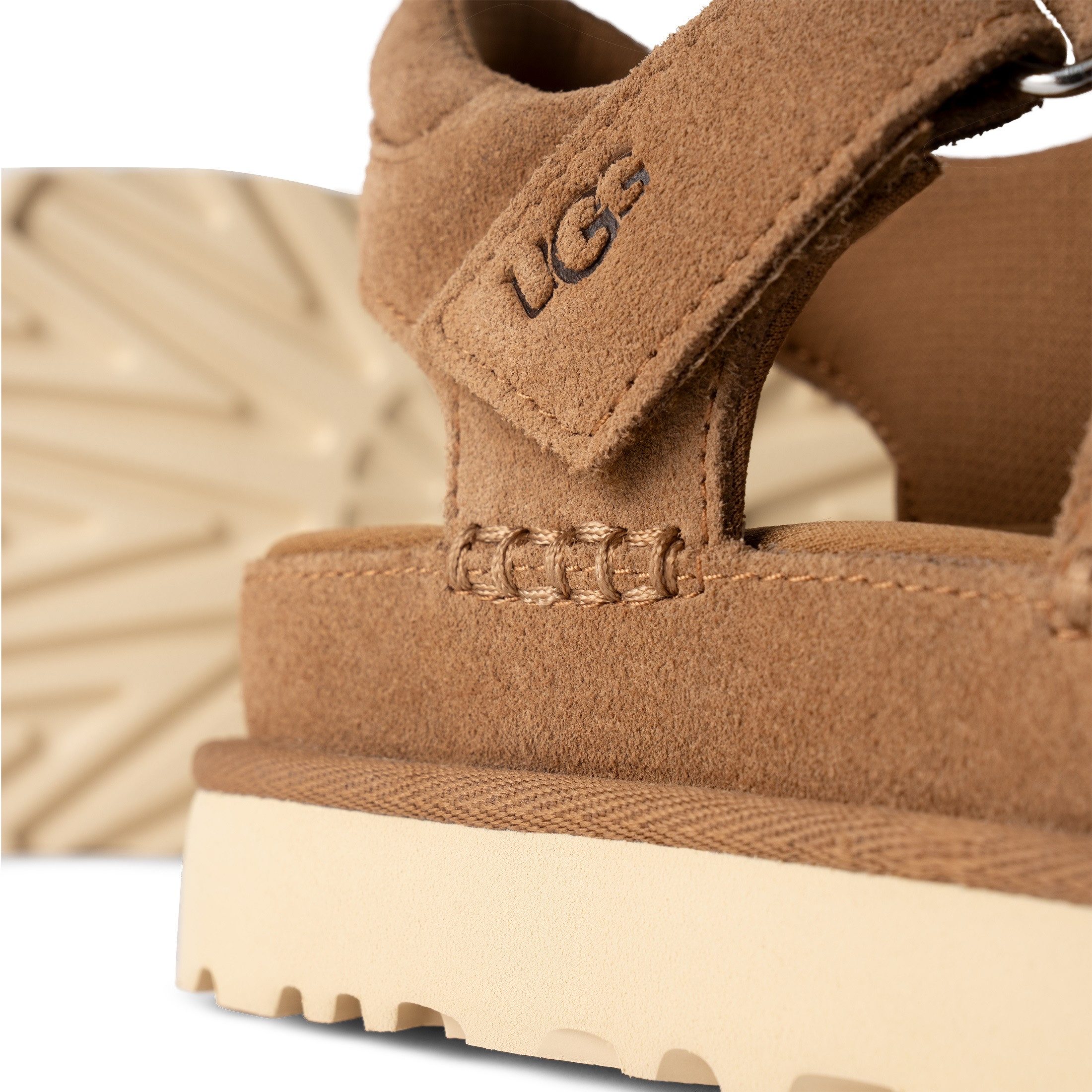UGG GOLDENSTAR STRAP Plateausandale, Plateausandale, Flat lmit weichem Fußbett