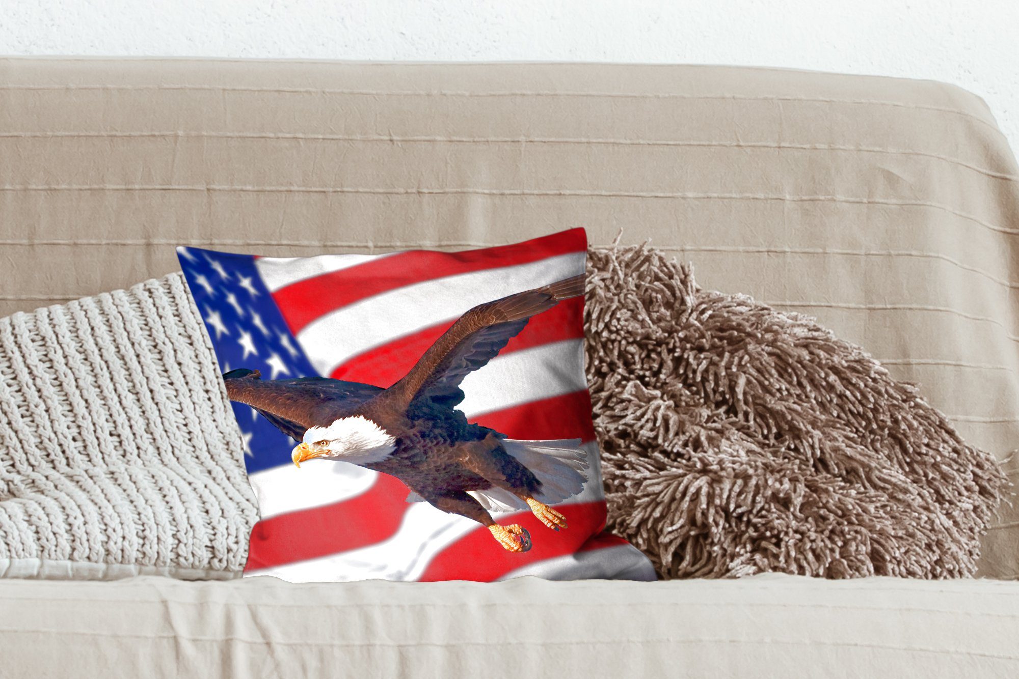 Wohzimmer, Zierkissen Flagge, Weißkopfseeadler vor MuchoWow Füllung Deko, mit Schlafzimmer, Sofakissen Dekokissen amerikanischen Amerikanischer der für