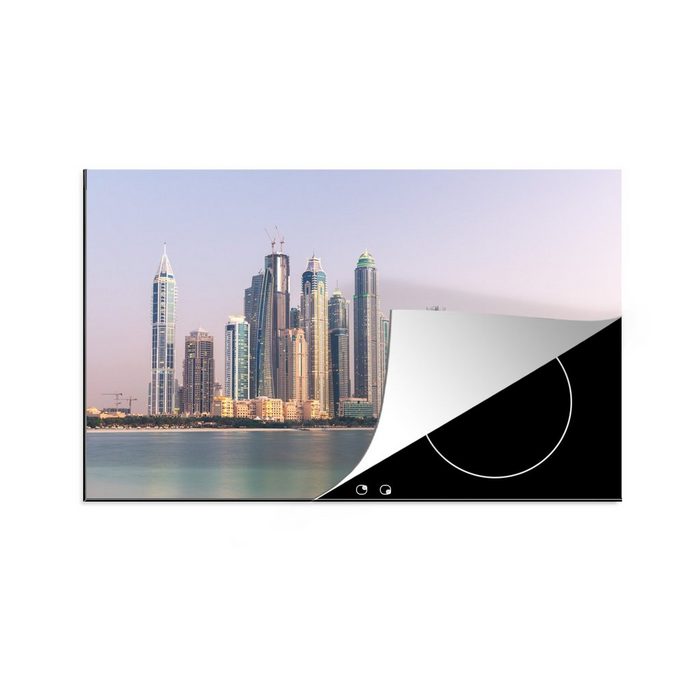 MuchoWow Herdblende-/Abdeckplatte Die Skyline der Wolkenkratzer in Dubai am Meer Vinyl (1 tlg) Ceranfeldabdeckung für die küche Induktionsmatte