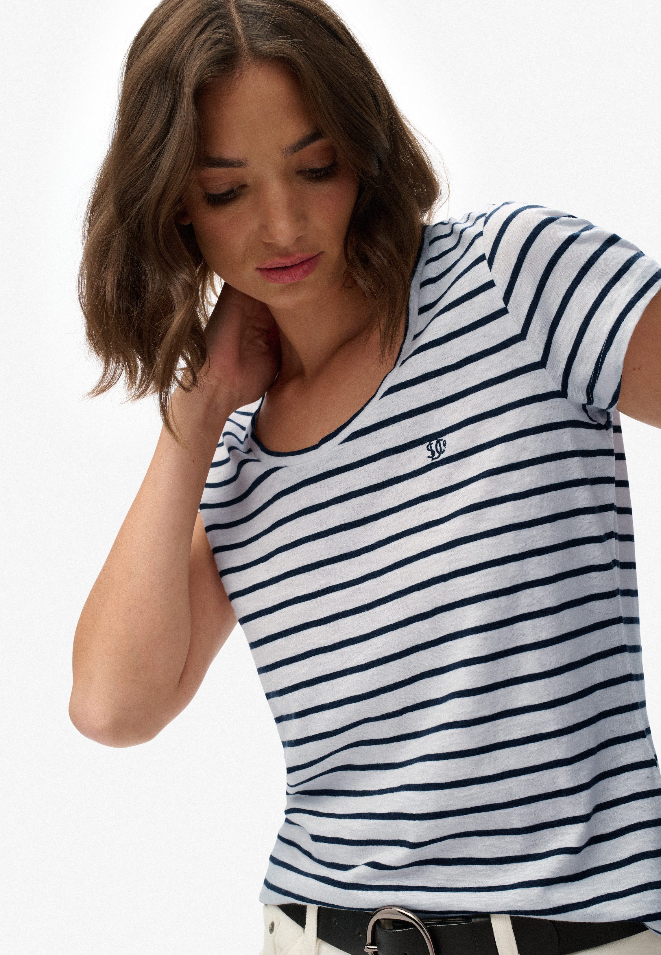 Superdry T-Shirt STUDIOS SCOOP NECK TEE Baumwollmischung, regular fit – Bild 4 von 5