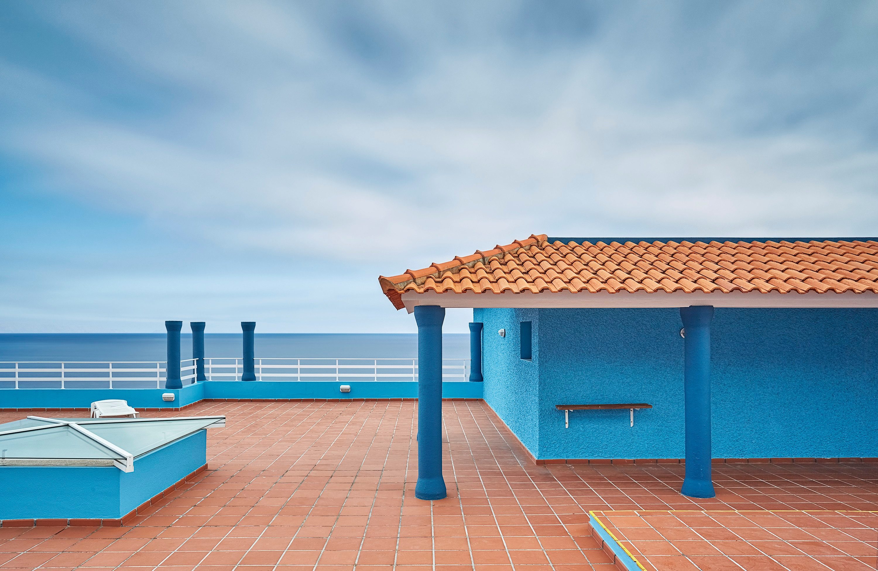 Fototapete VLIES-Tapete Premium Haus Blau Himmel Ziegeln Fliesen Braun