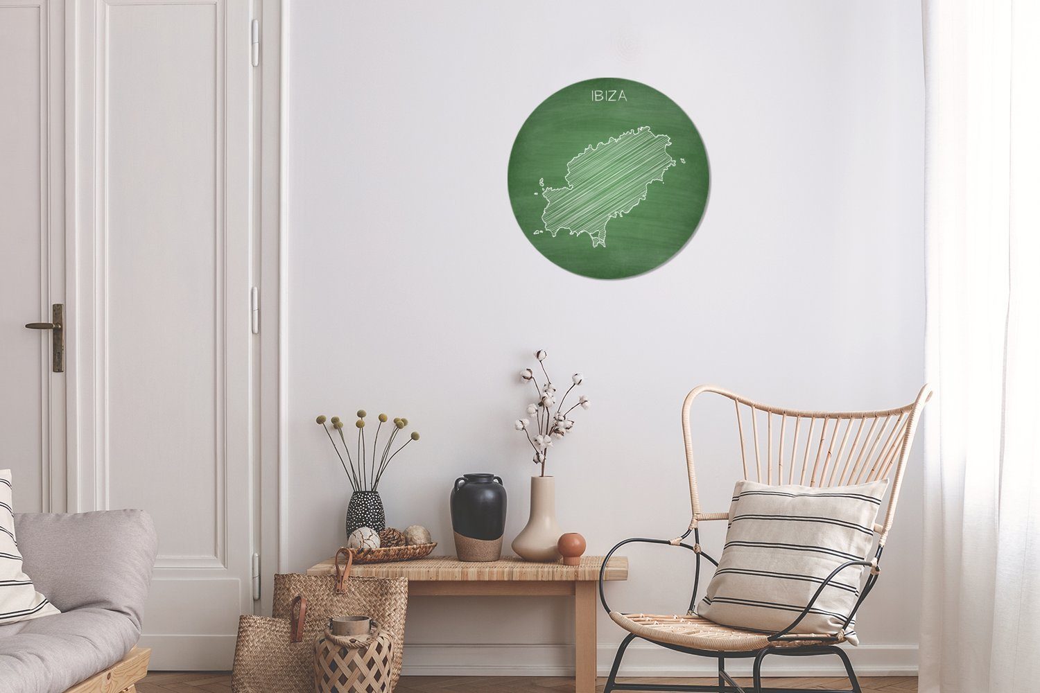 einer für Wandsticker Wohnzimmer Kreidetafel Tapetenaufkleber, Illustration Karte MuchoWow Ibiza Tapetenkreis von Rund, St), auf einer Kinderzimmer, (1
