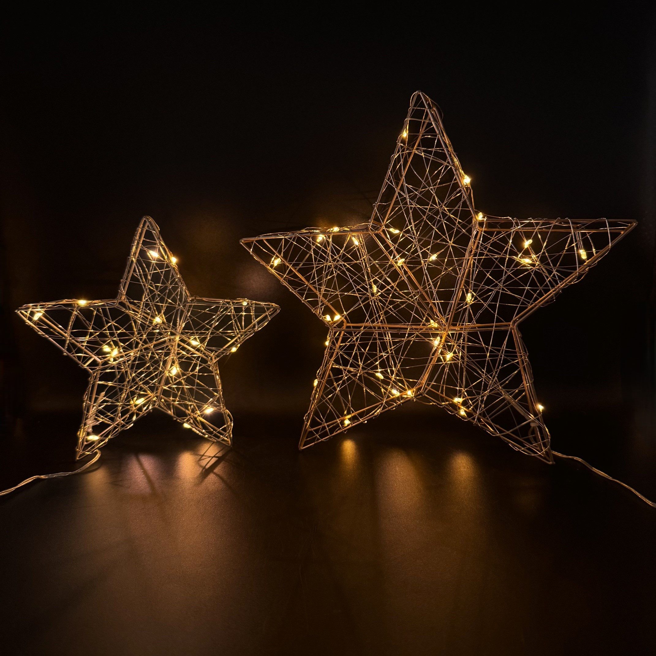 Online-Fuchs LED Dekoobjekt 2 Sterne mit LEDs beleuchtet und 6-Stunden Timer - Weihnachtsdeko, Lichterkette mit 15 und 30 LEDs, warmweiß beleuchtet, schlichte u – Bild 4 von 5