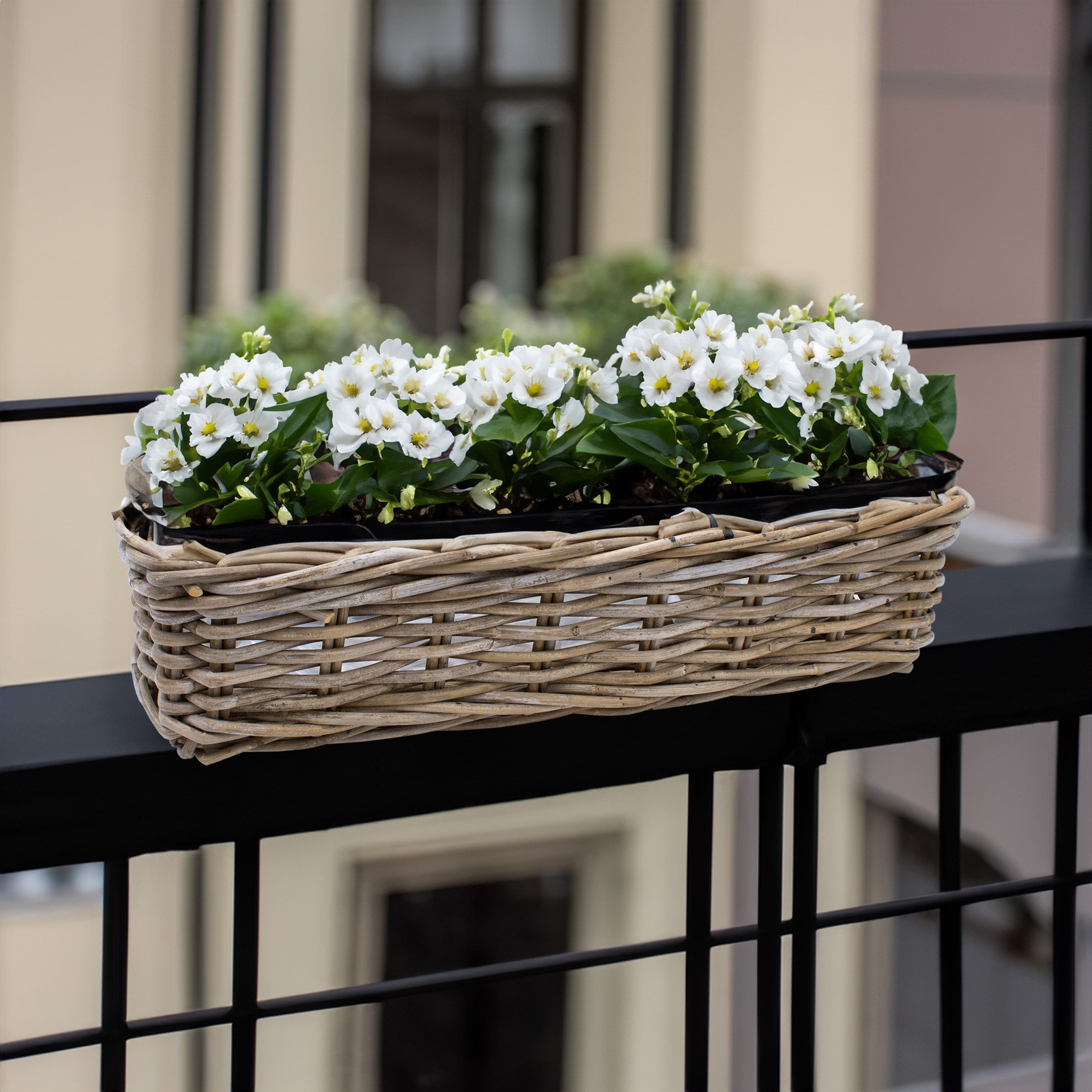 Spetebo Balkonkasten Rattan Balkonkasten natur (Set, 2 St., Holz Blumenkasten), Weide Pflanzkorb mit Halterung – Bild 5 von 5