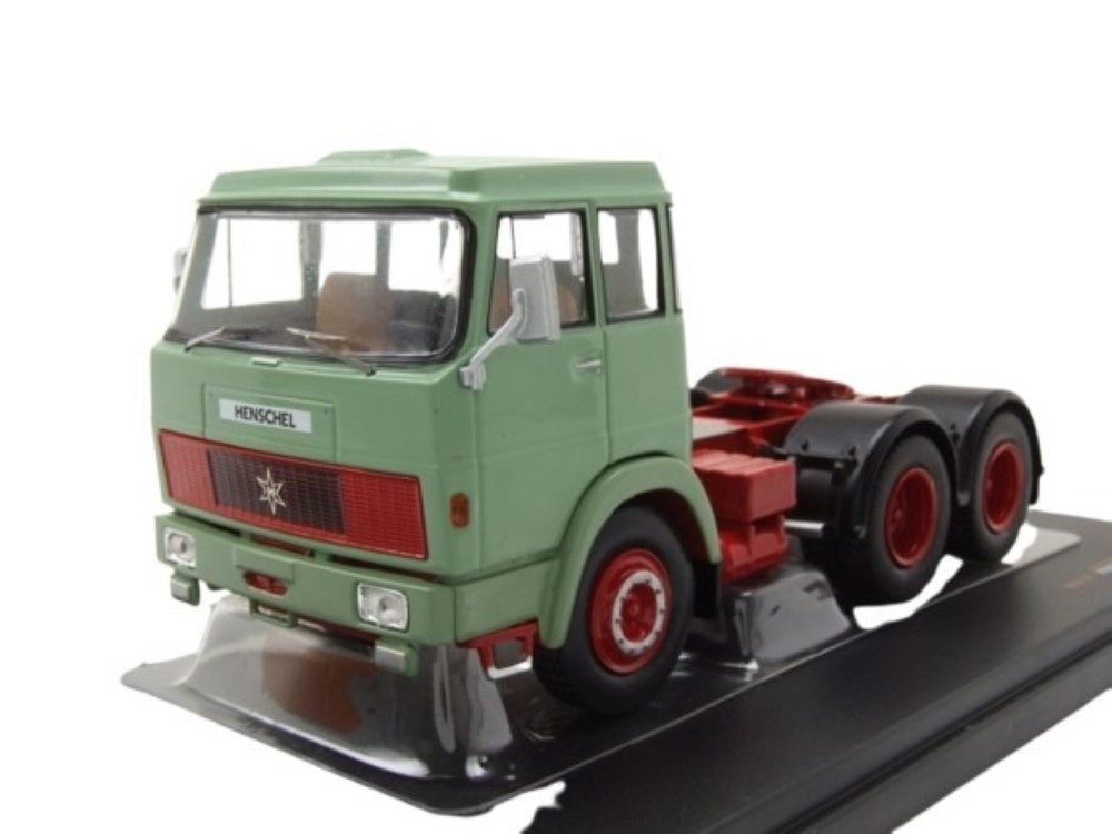 ixo Models Modellauto Henschel HS 19 TS Zugmaschine 1966 grün, Maßstab 1:43