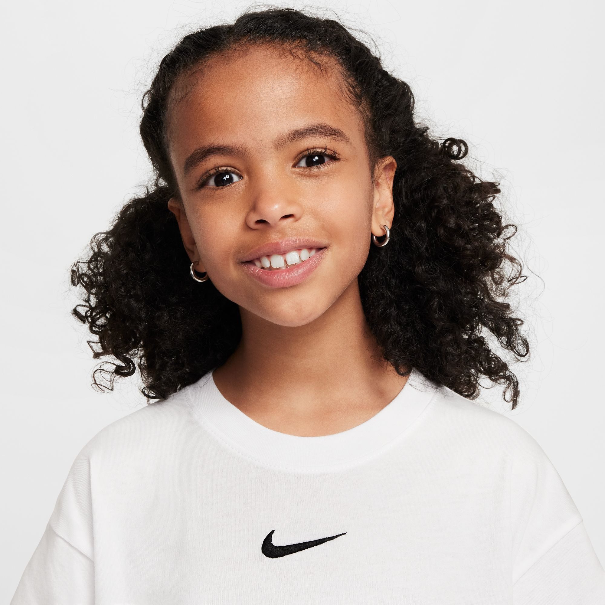 Nike Sportswear T-Shirt G NSW TEE BOY ESSNTL LBR für Mädchen und Jugendliche