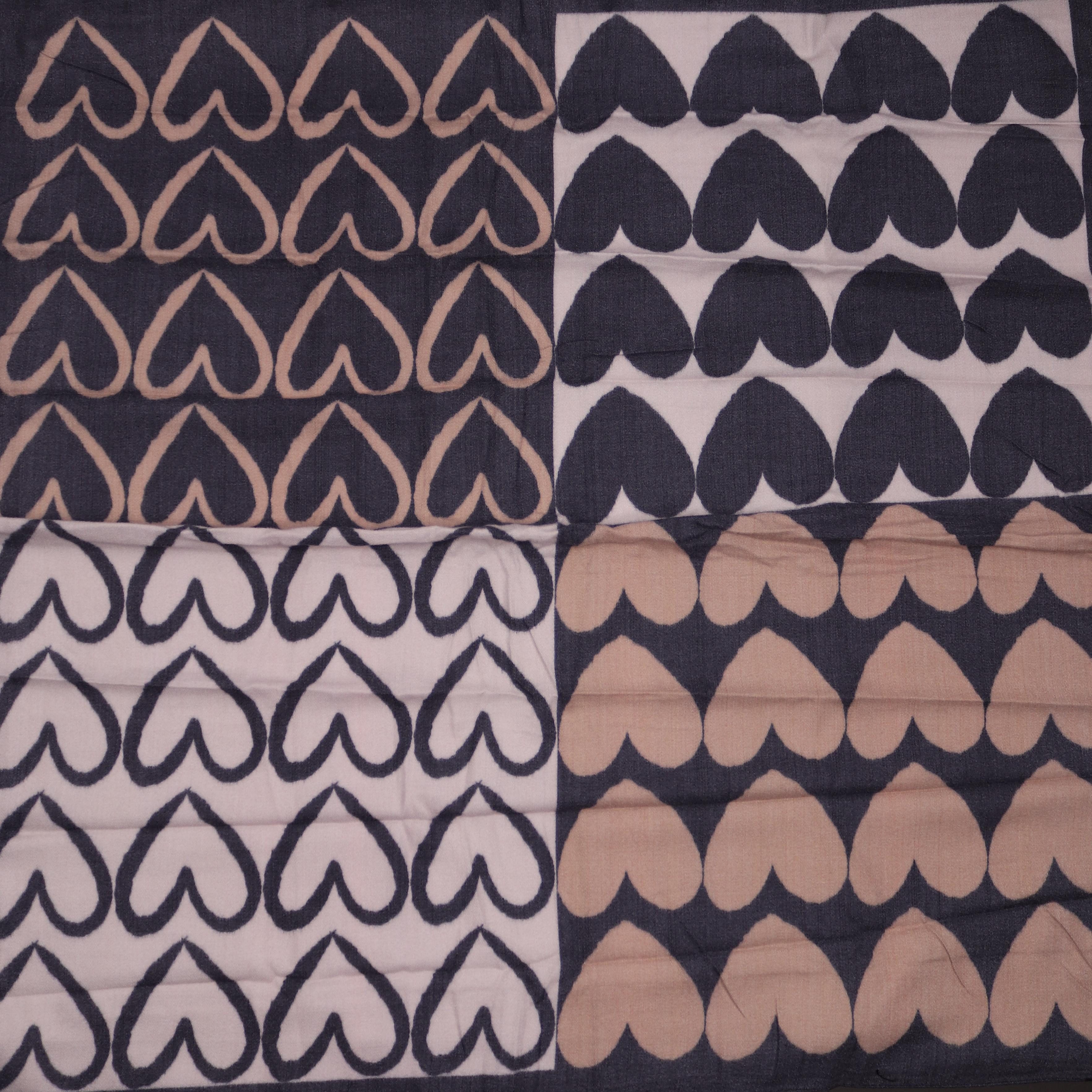 MIRROSI Nickituch Damen leicht angerautes Vierecktuch mit Herzmuster, aus Viskose, (Neue Kollektion Herbst/Winter 2026), ca. 88x88cm, warmes Halstuch für Herbst – Bild 5 von 5