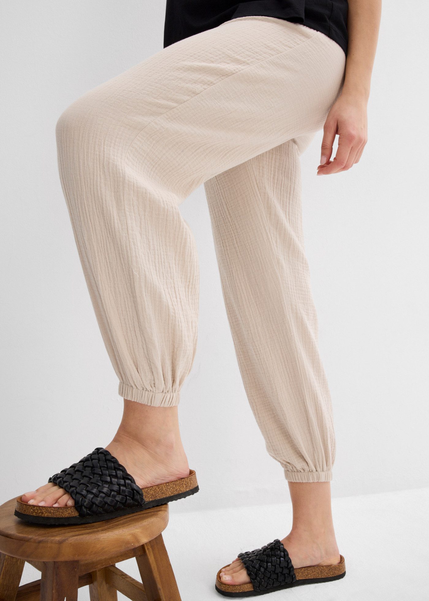 bonprix Umstandshose aus Baumwollmusselin, mit elastischem Smockbund, Loose Fit – Bild 4 von 5