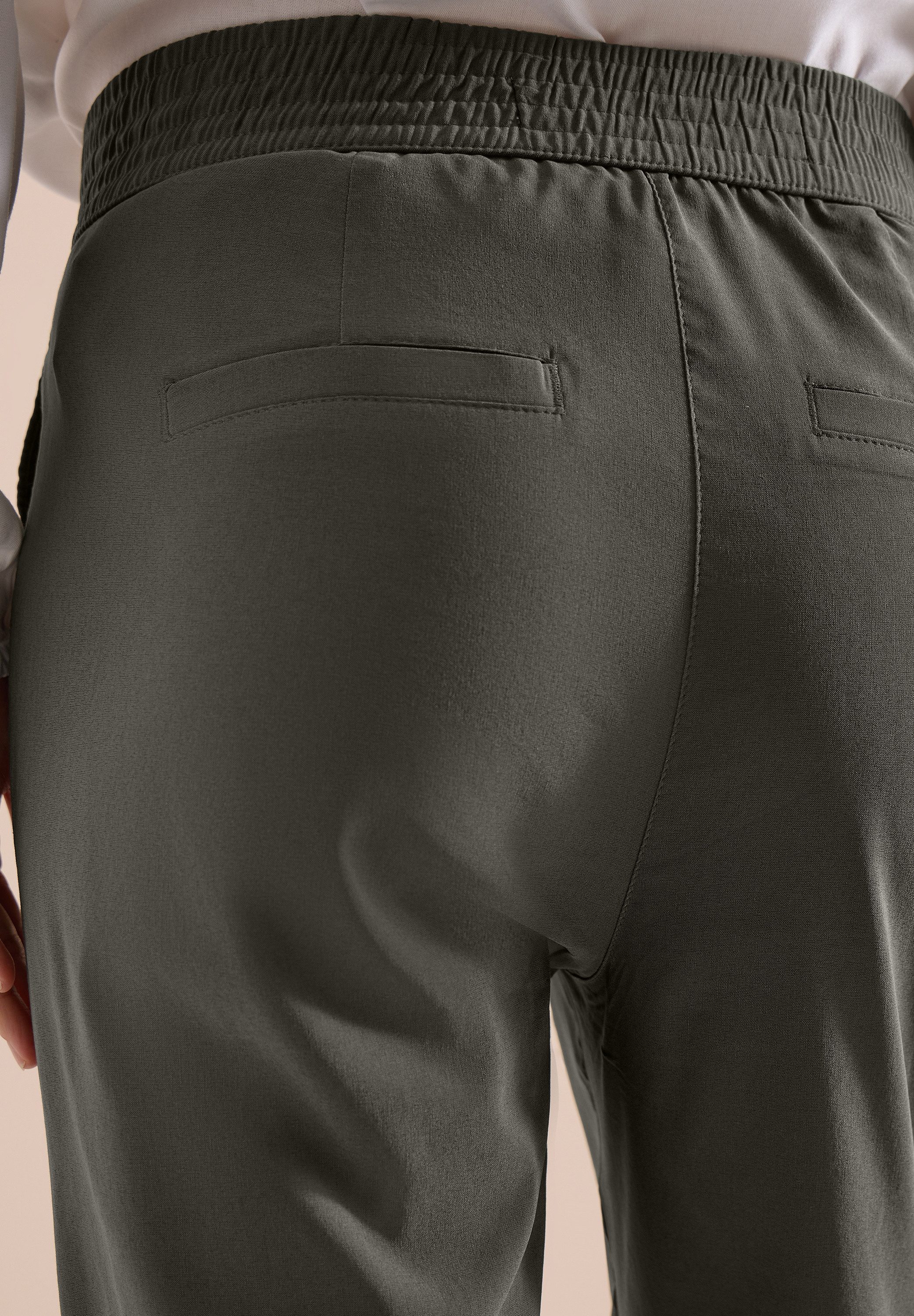 CECIL Stoffhose Style Neele im Loose Fit und mit Stretch – Bild 4 von 5